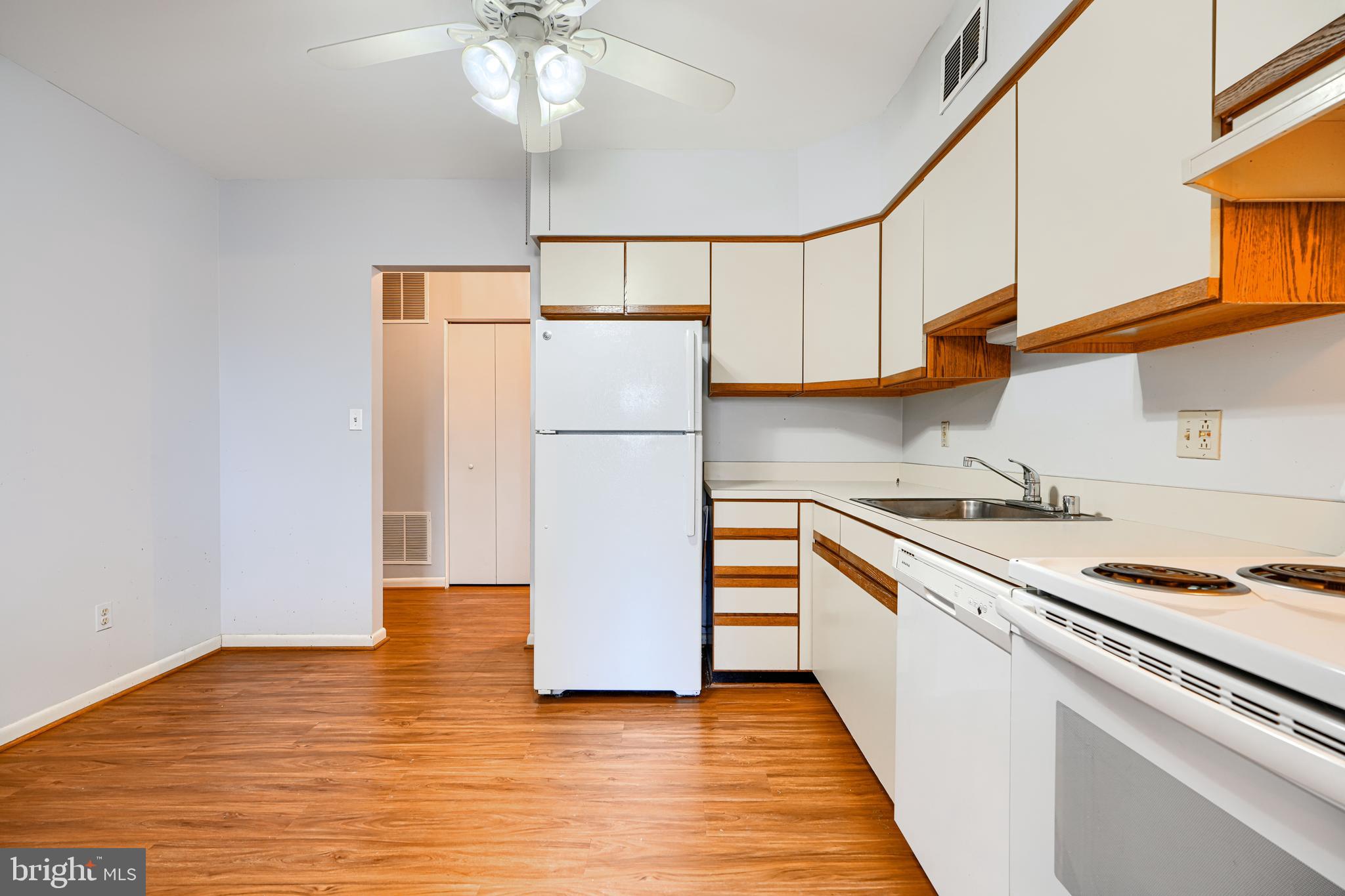 STAPLETON COURT GARDEN - Residential