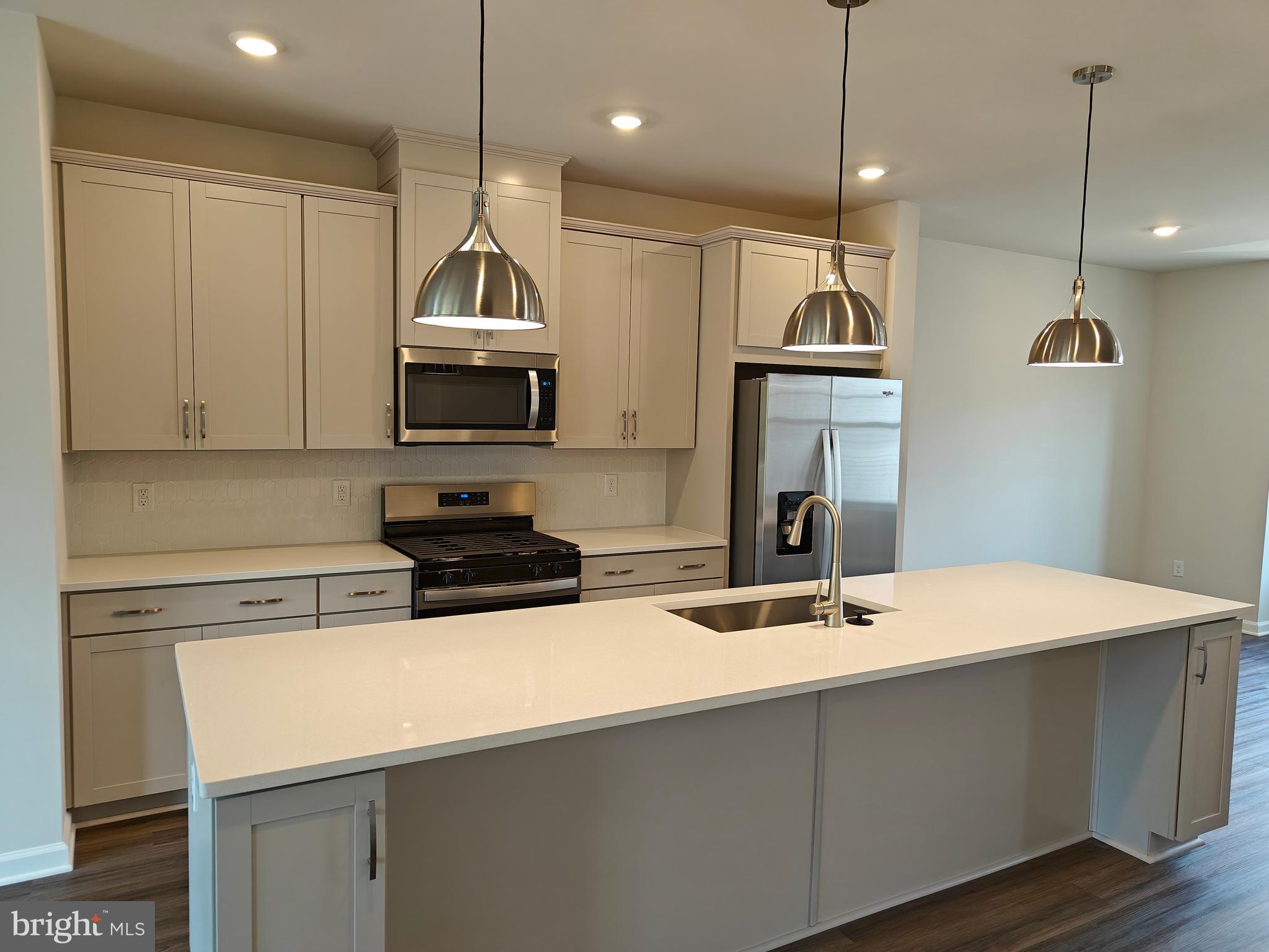 JEFFERSON SQUARE - Residential Lease