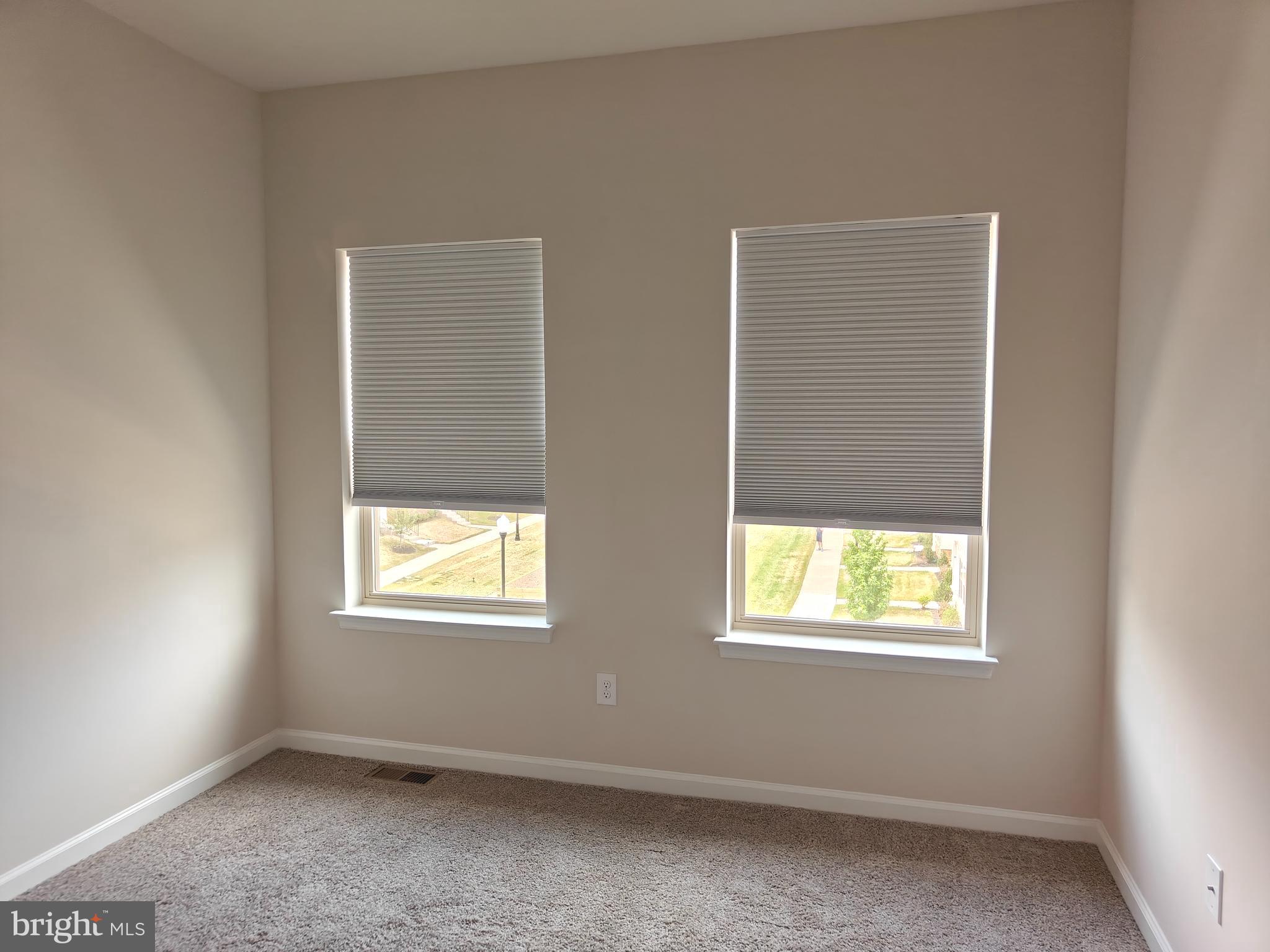 JEFFERSON SQUARE - Residential Lease