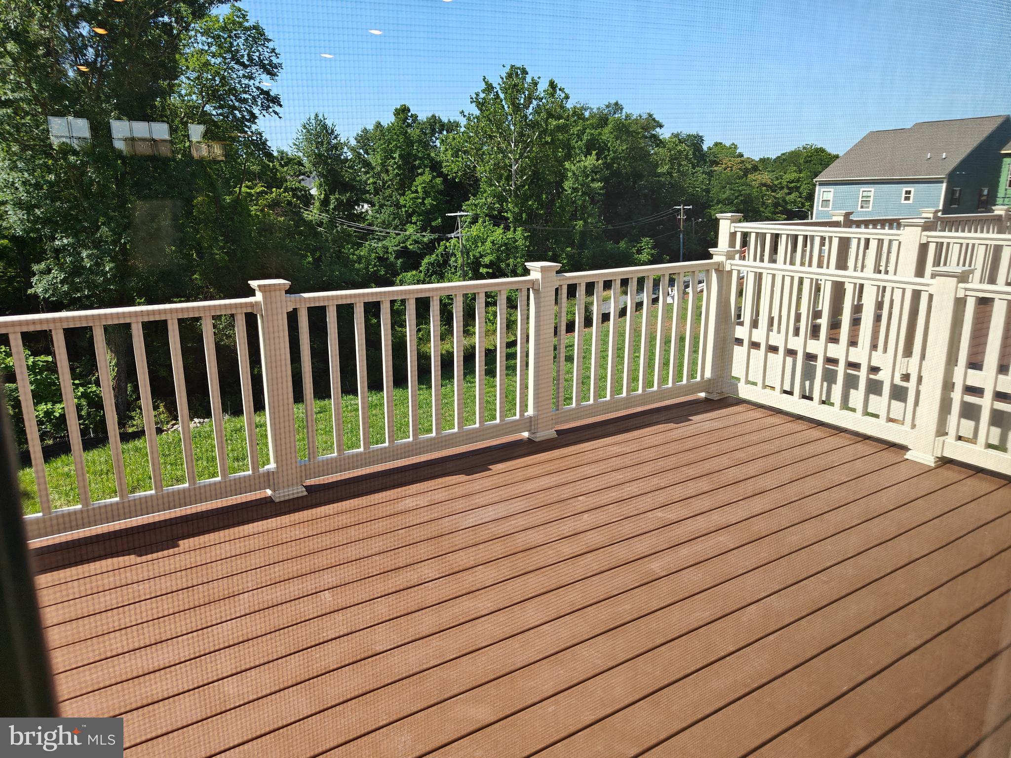 JEFFERSON SQUARE - Residential Lease