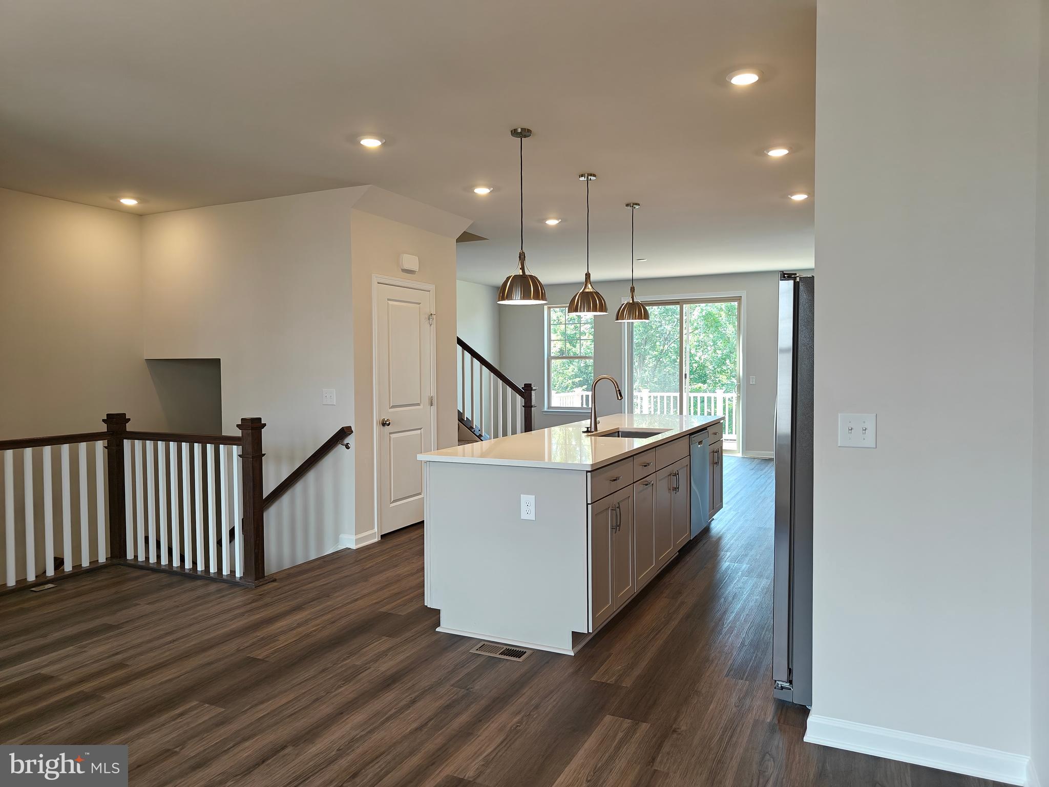 JEFFERSON SQUARE - Residential Lease