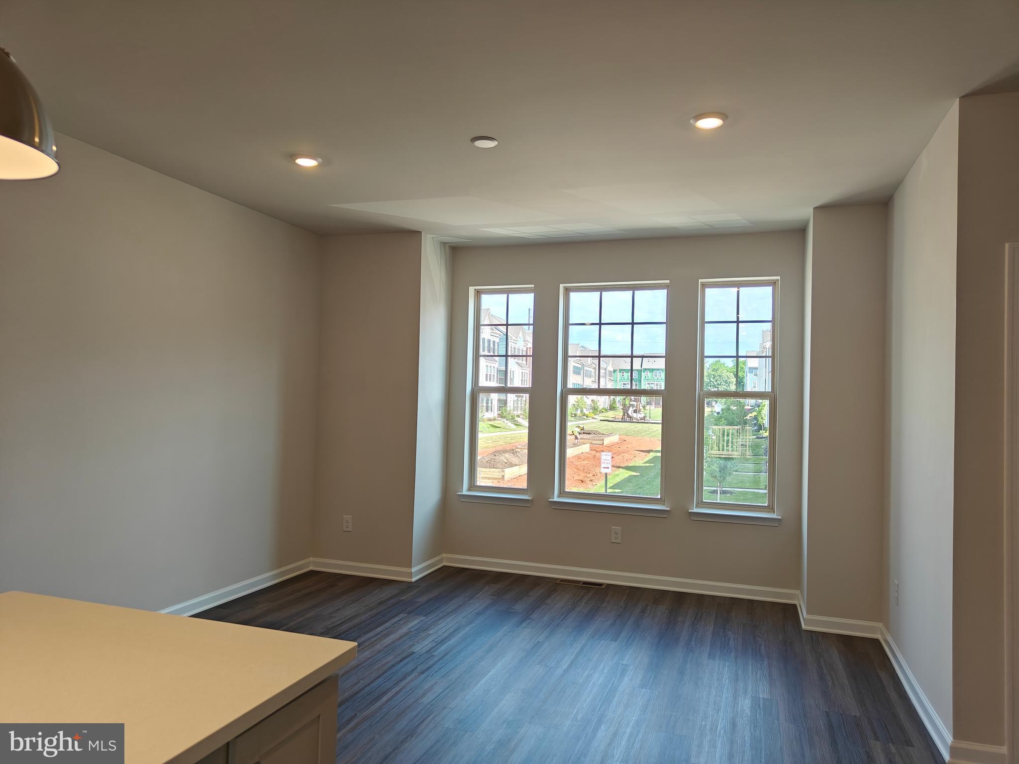 JEFFERSON SQUARE - Residential Lease