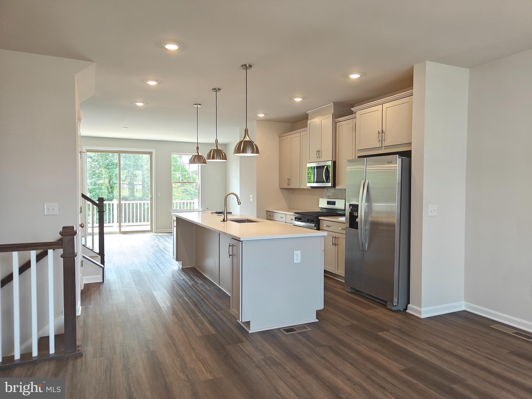 JEFFERSON SQUARE - Residential Lease