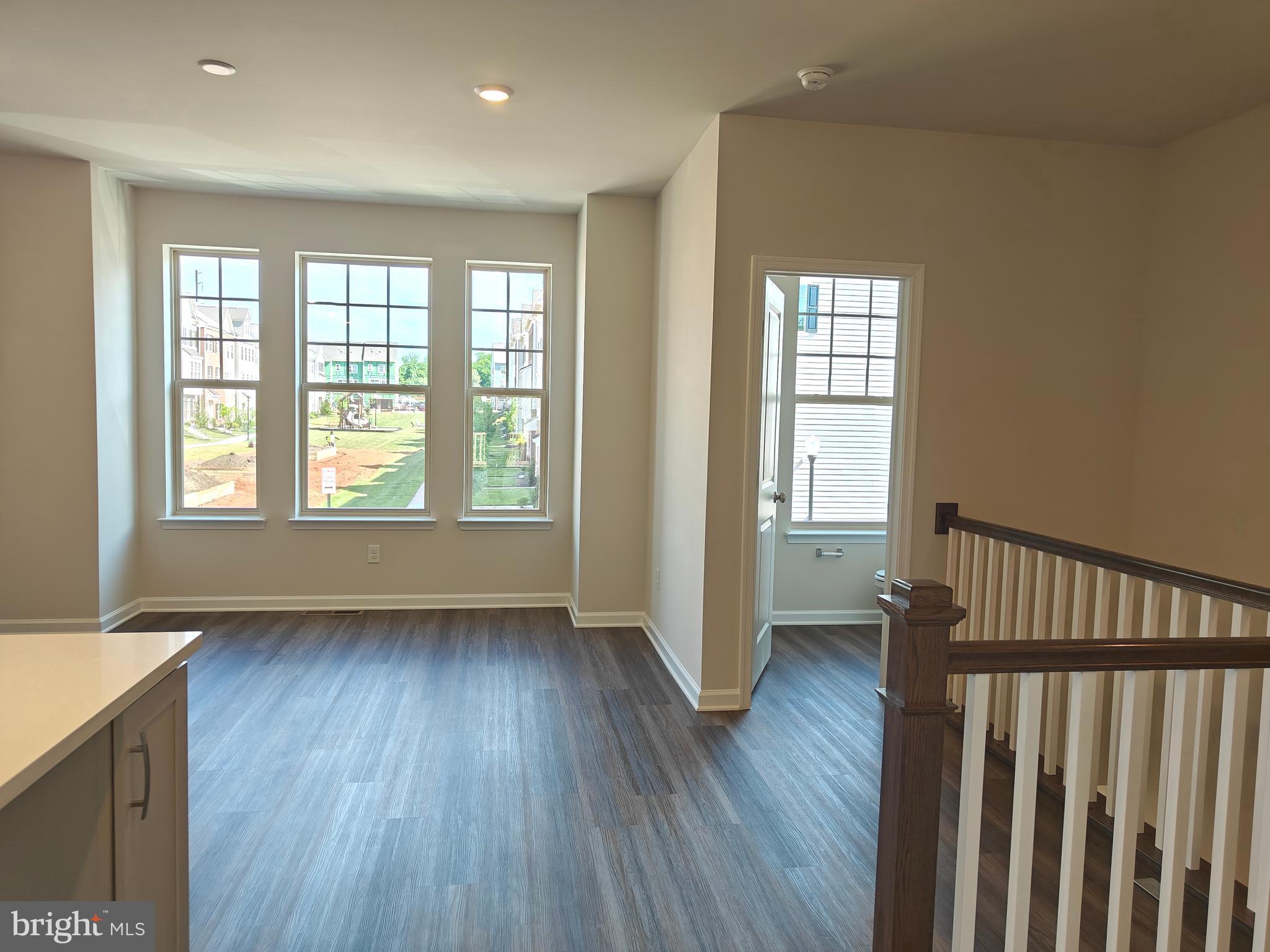 JEFFERSON SQUARE - Residential Lease