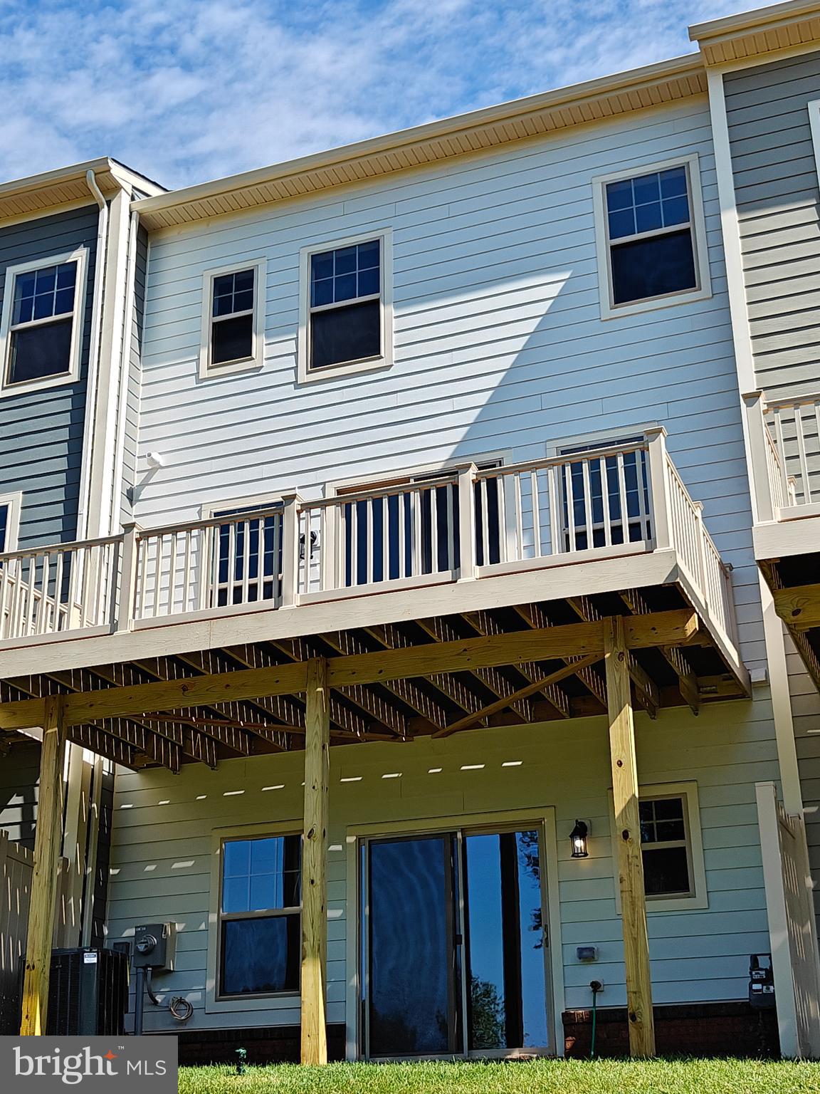 JEFFERSON SQUARE - Residential Lease