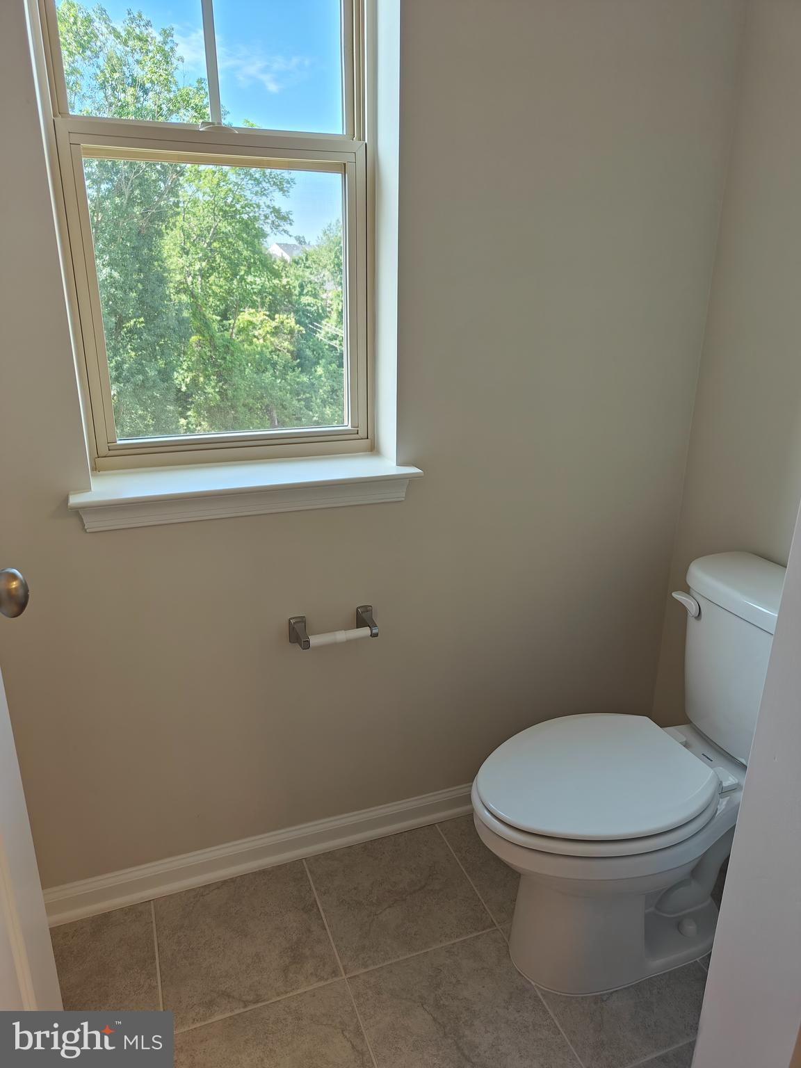 JEFFERSON SQUARE - Residential Lease