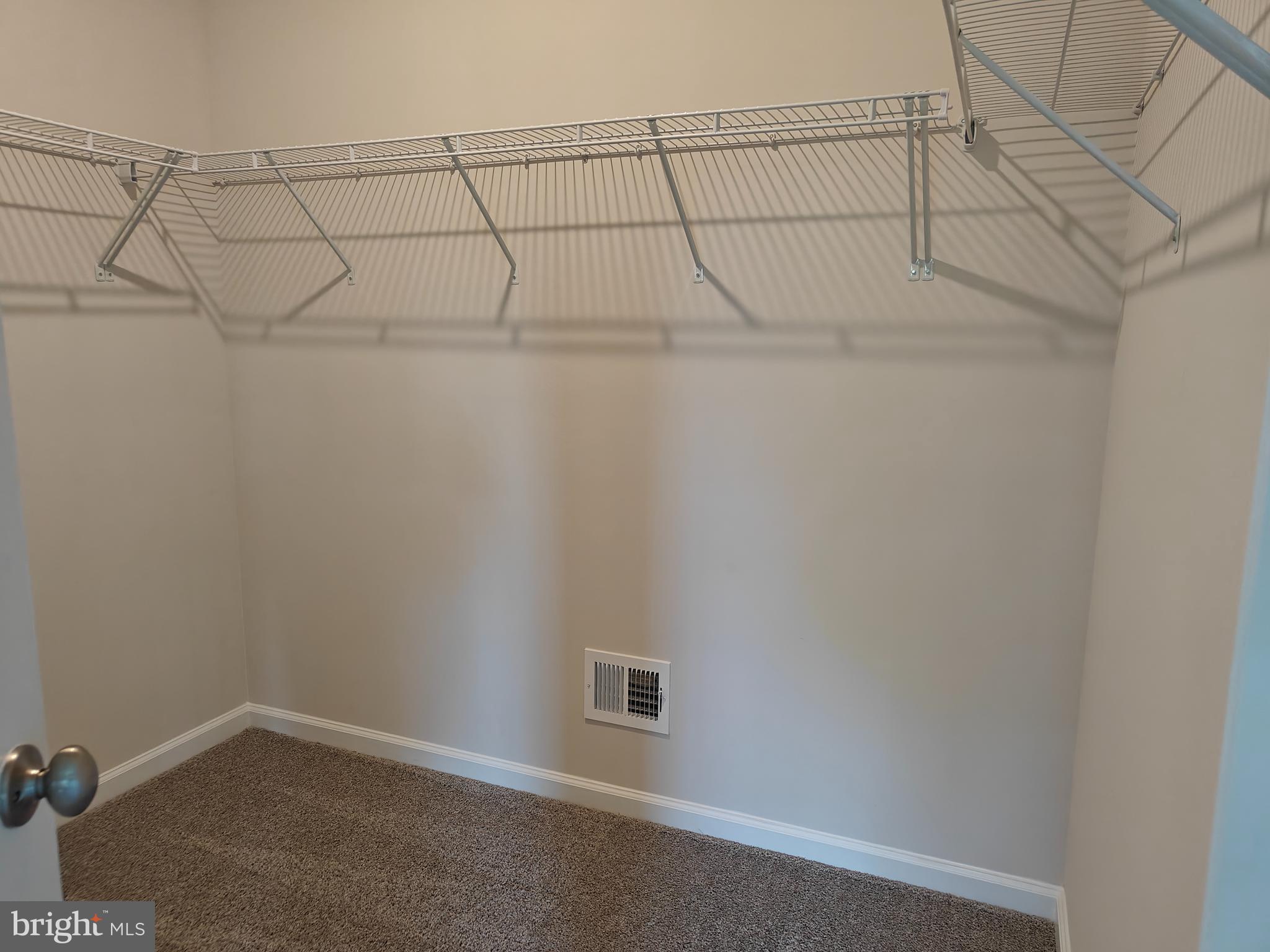 JEFFERSON SQUARE - Residential Lease