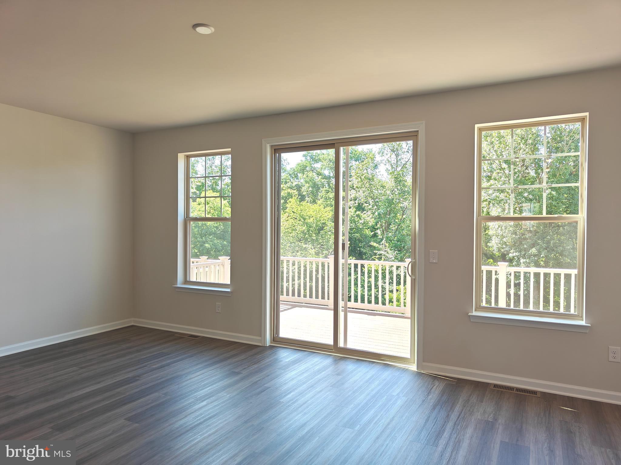 JEFFERSON SQUARE - Residential Lease