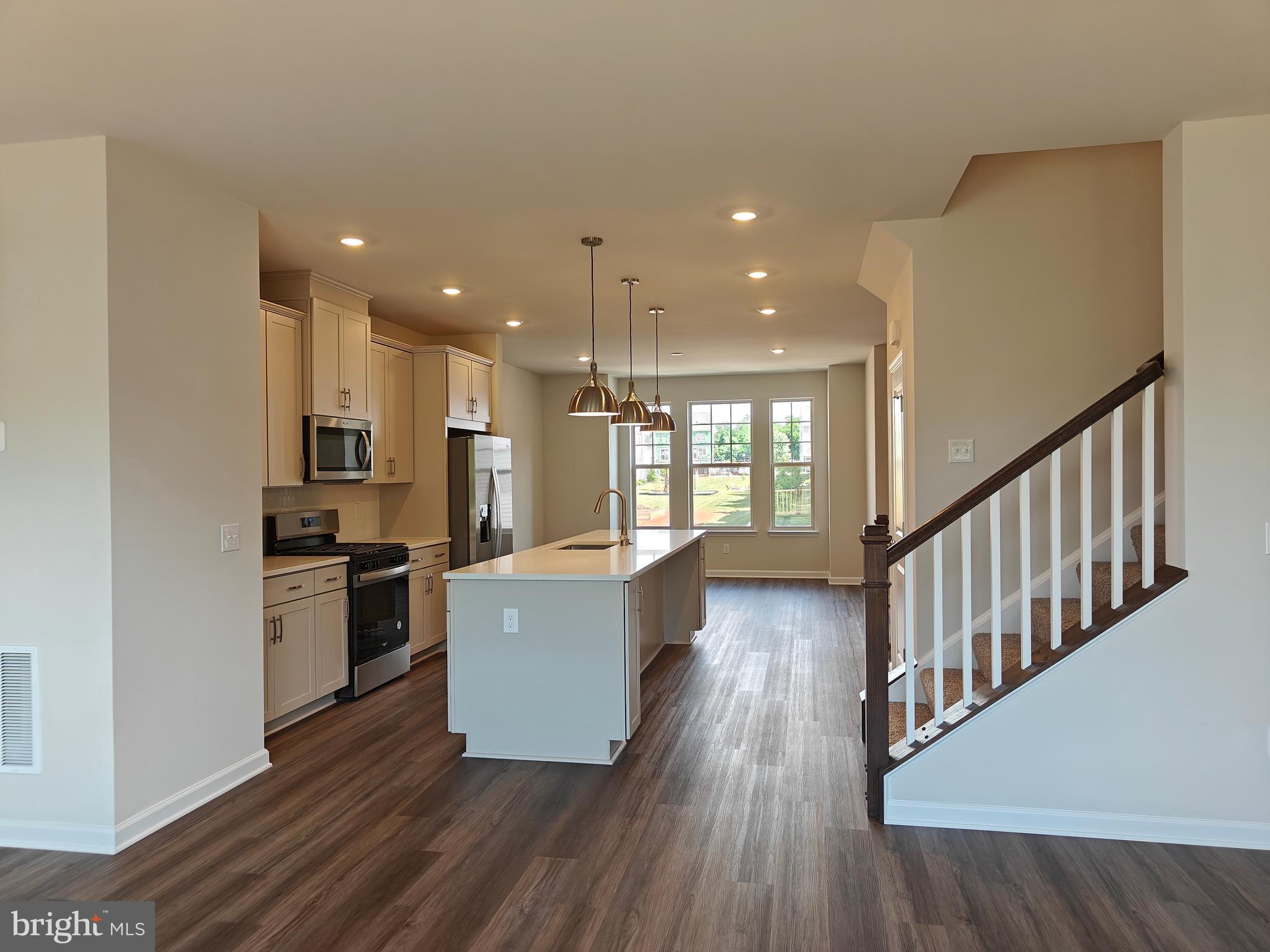 JEFFERSON SQUARE - Residential Lease