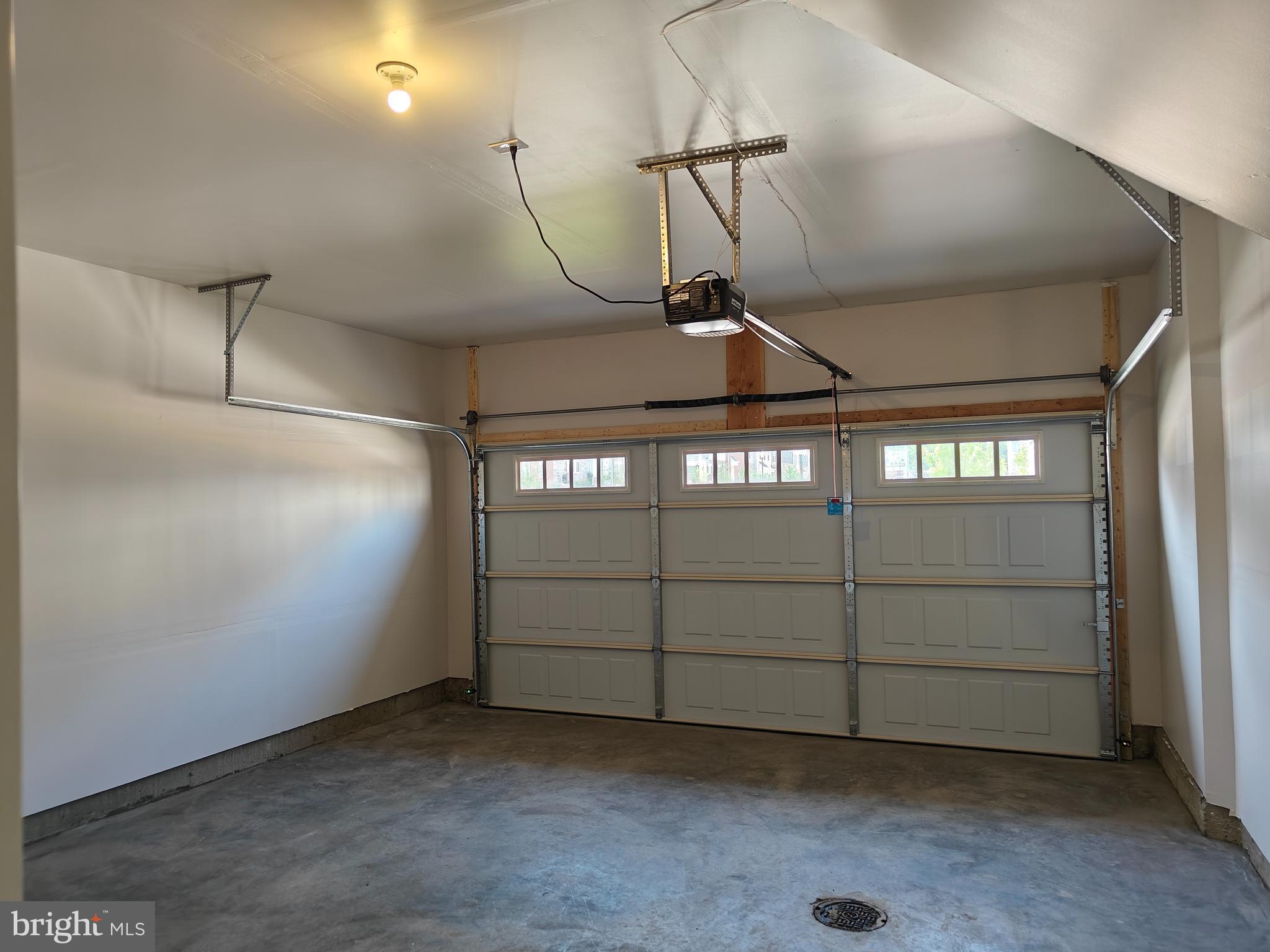 JEFFERSON SQUARE - Residential Lease