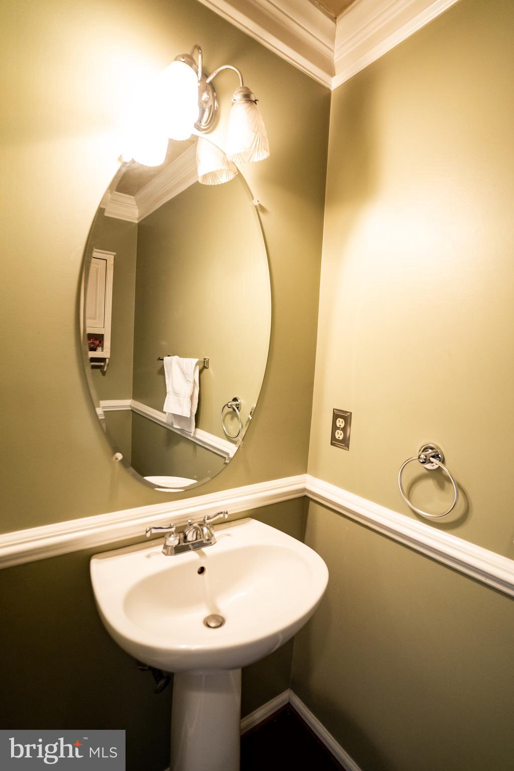 FAIRLAWN COURT - Residential