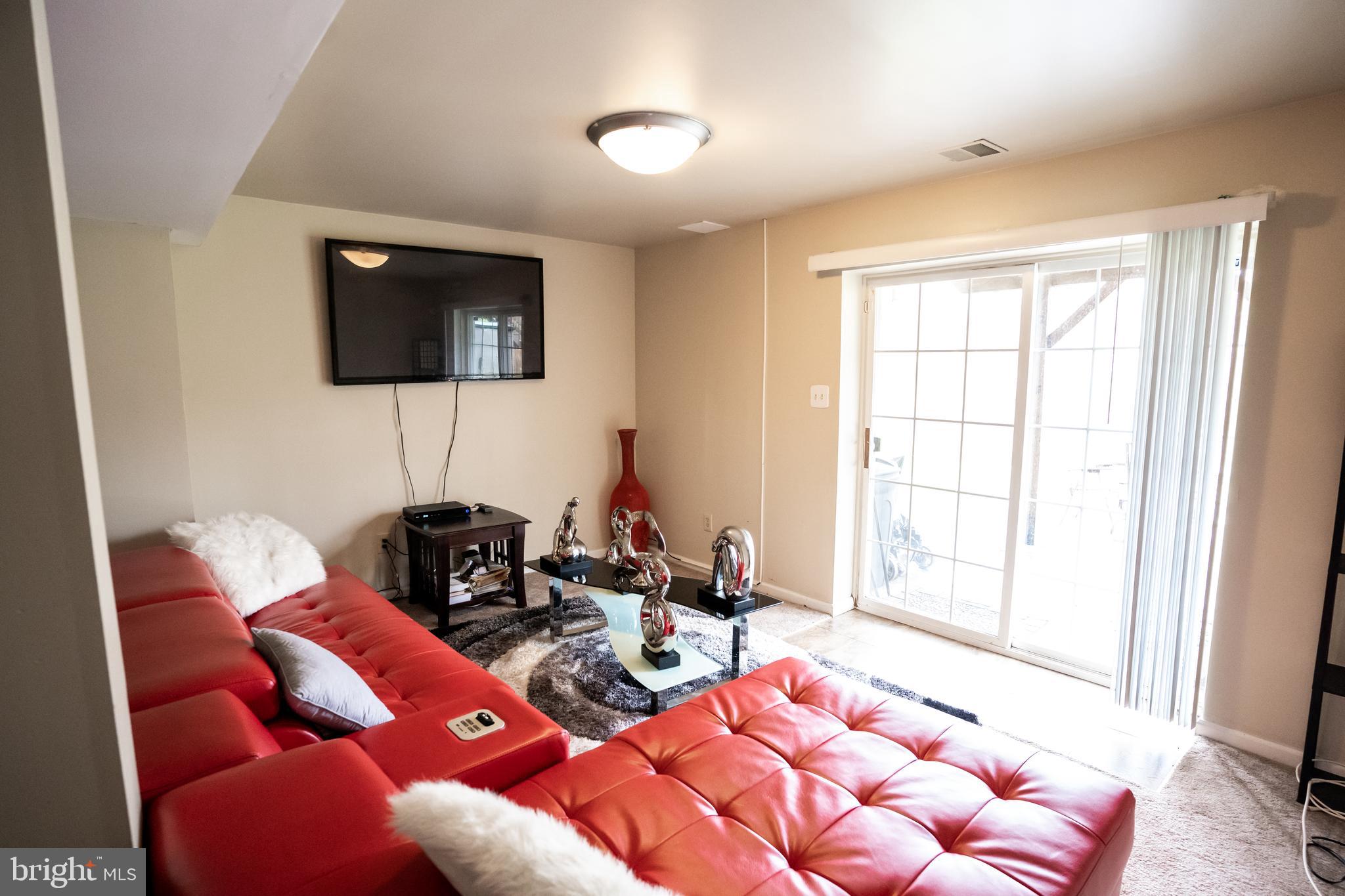 FAIRLAWN COURT - Residential