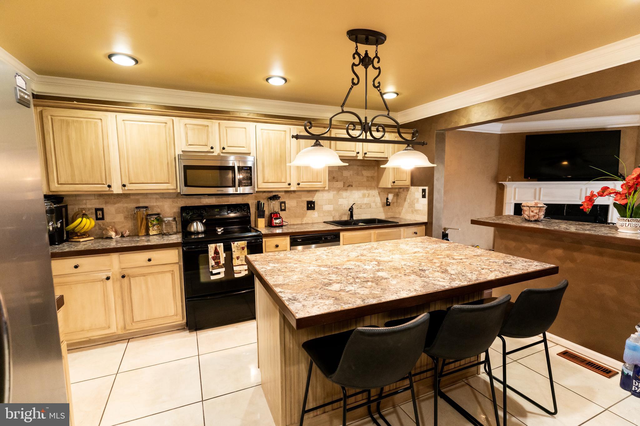 FAIRLAWN COURT - Residential