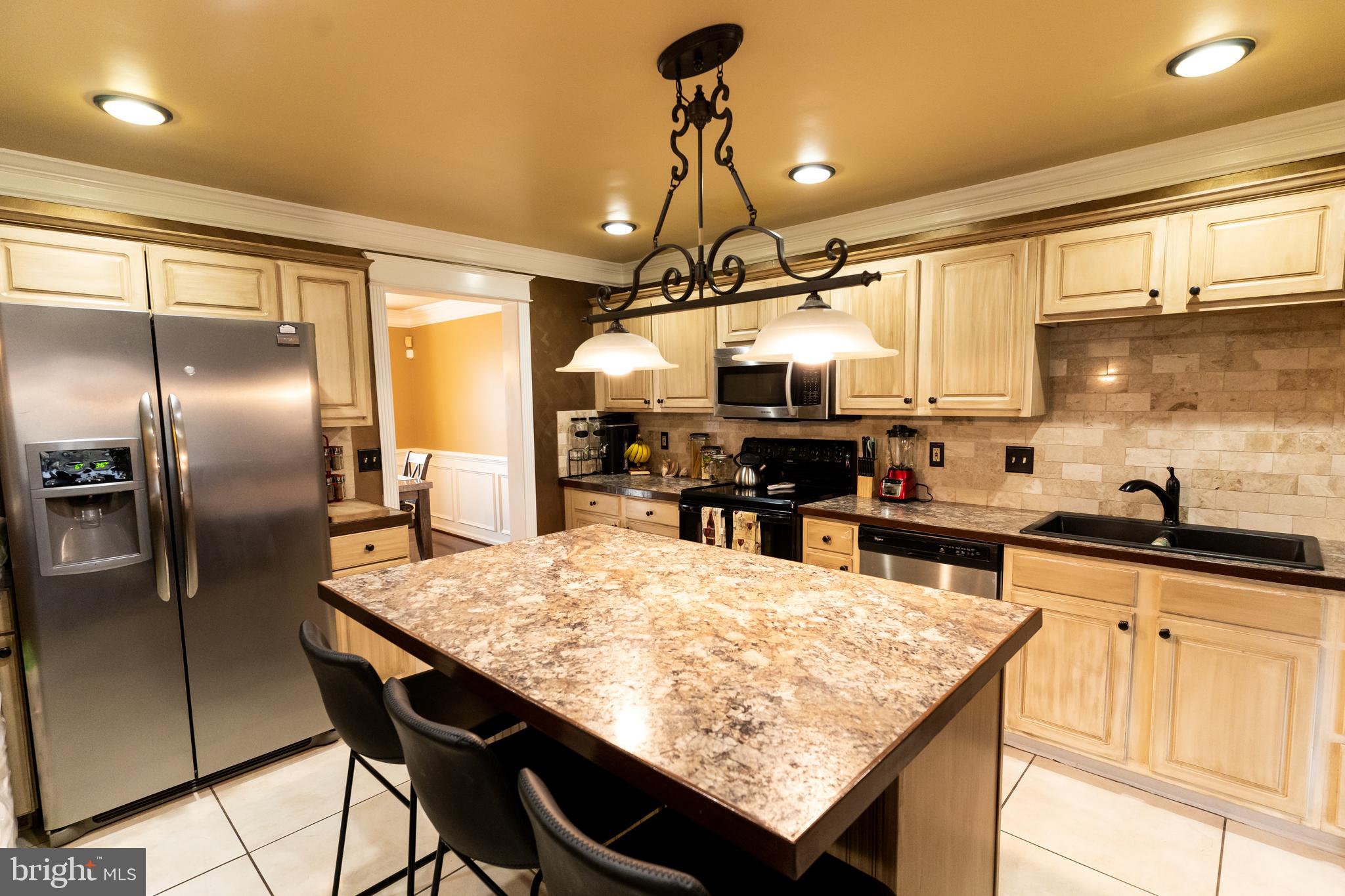 FAIRLAWN COURT - Residential