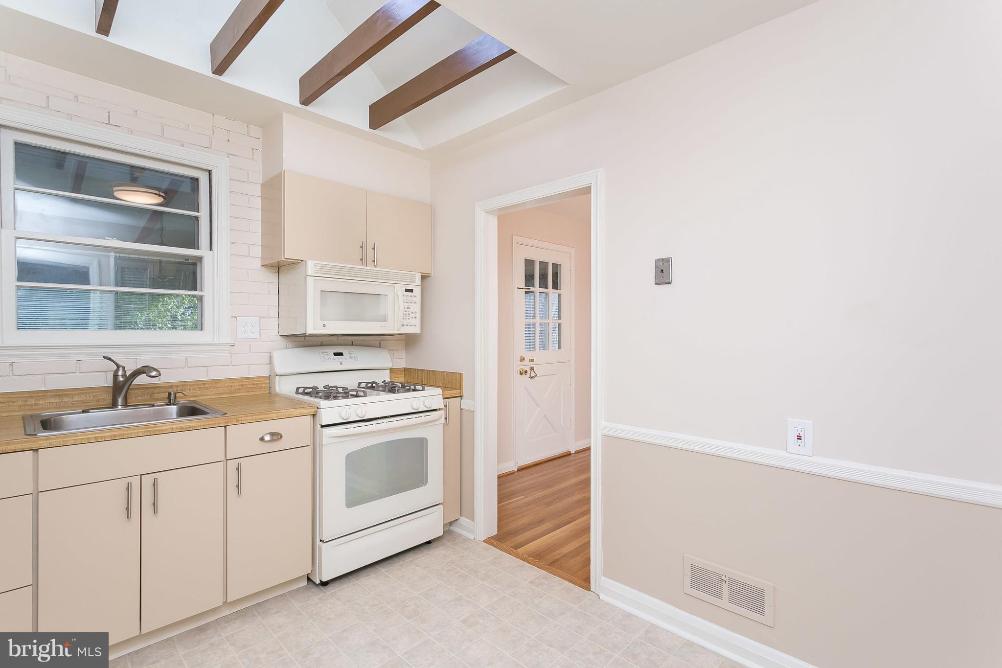 DULANEY VILLAGE - Residential