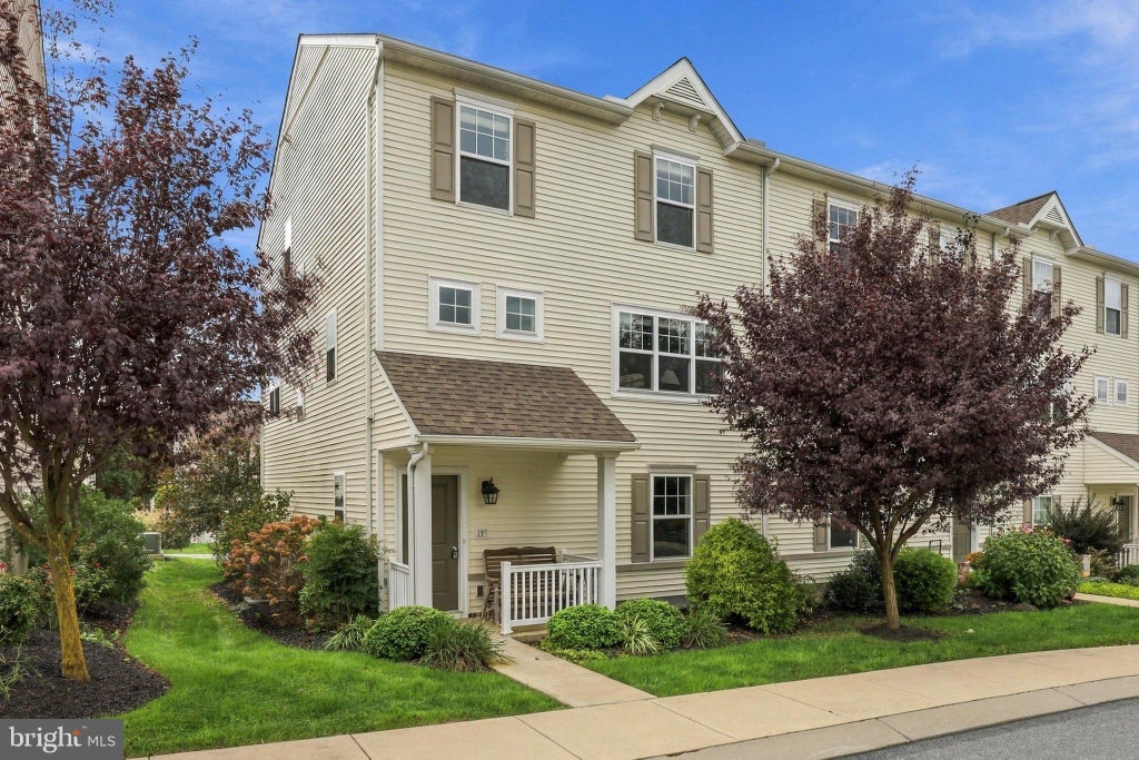 Photo of 223 Norbury Circle, WILLOW STREET, PA 17584 (MLS # PALA2097088)