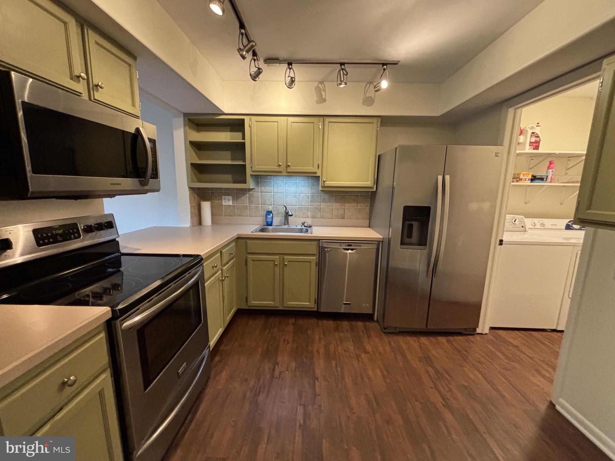502 PORTSMOUTH COURT