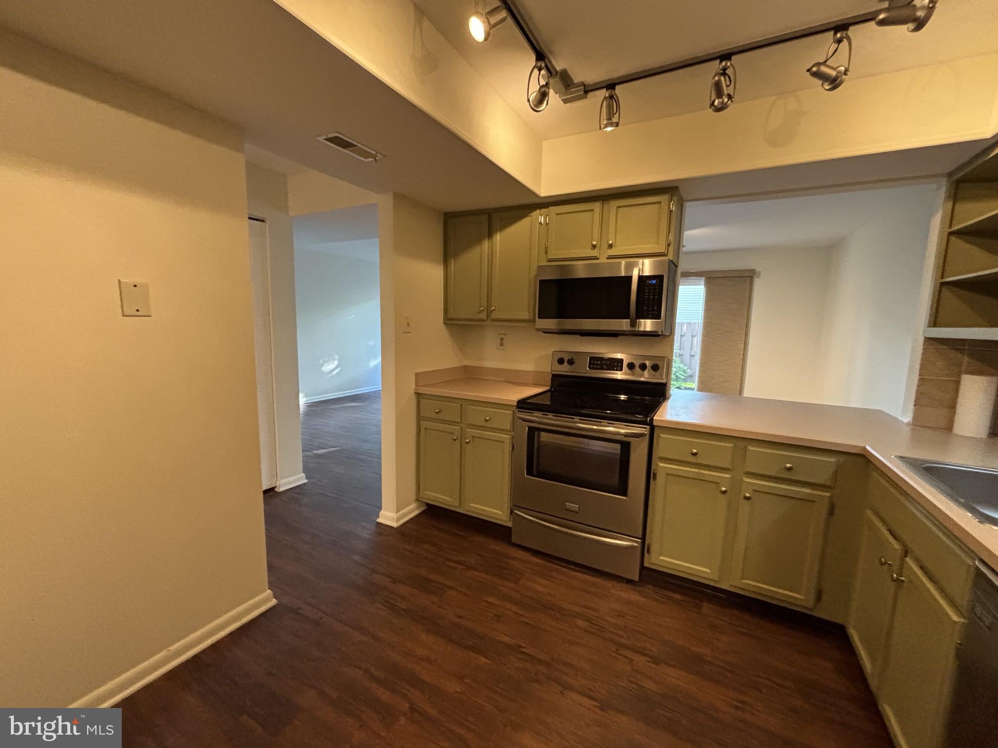 502 PORTSMOUTH COURT