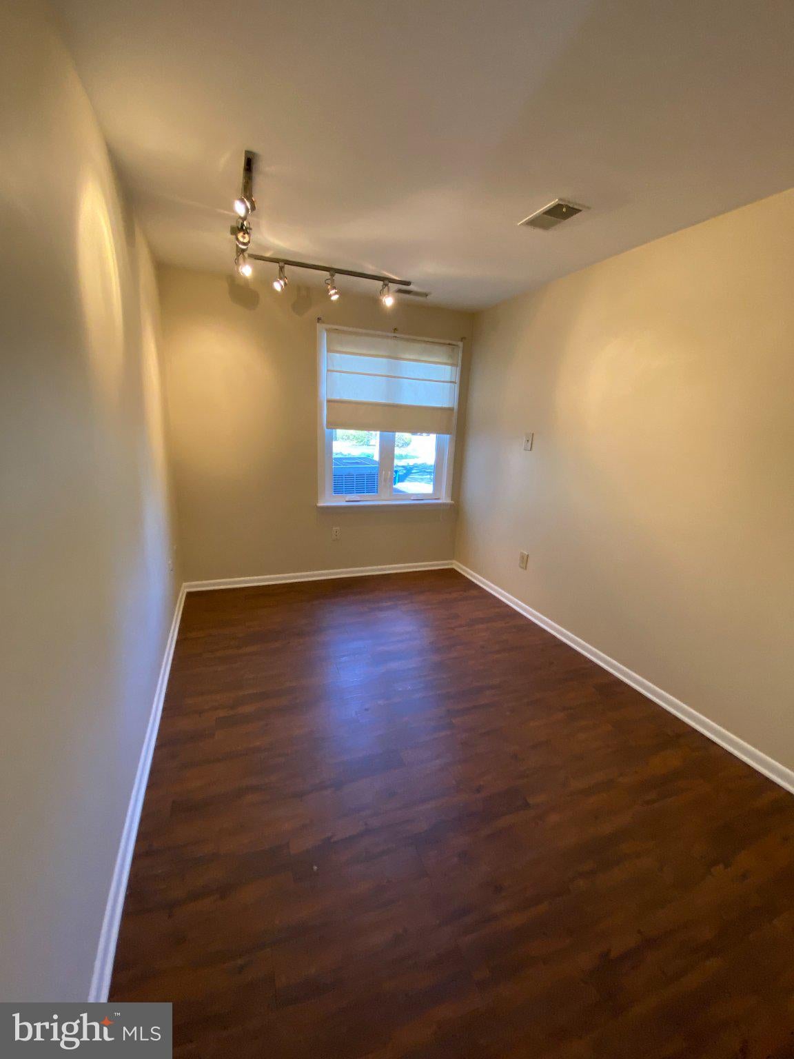 502 PORTSMOUTH COURT