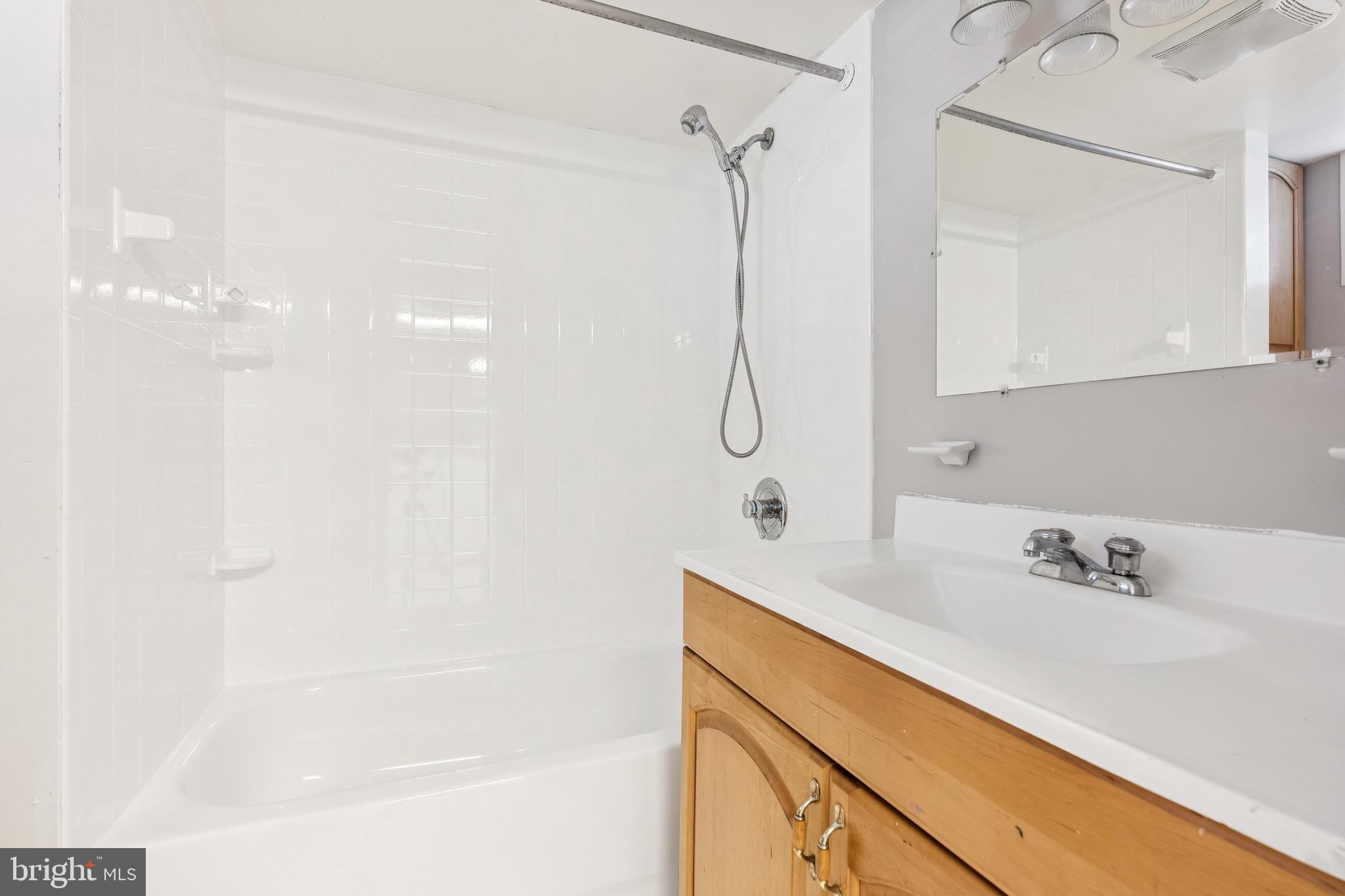 BELAIR-EDISON - Residential Lease