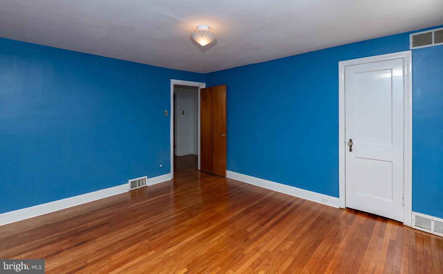 CLIFTON HEIGHTS - Residential