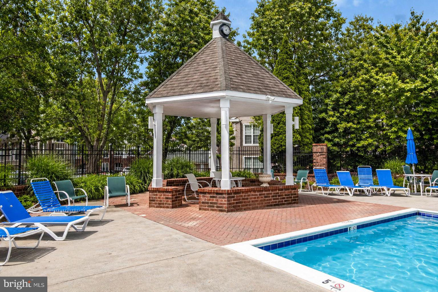 ENGLISH COUNTRY MANOR - Residential