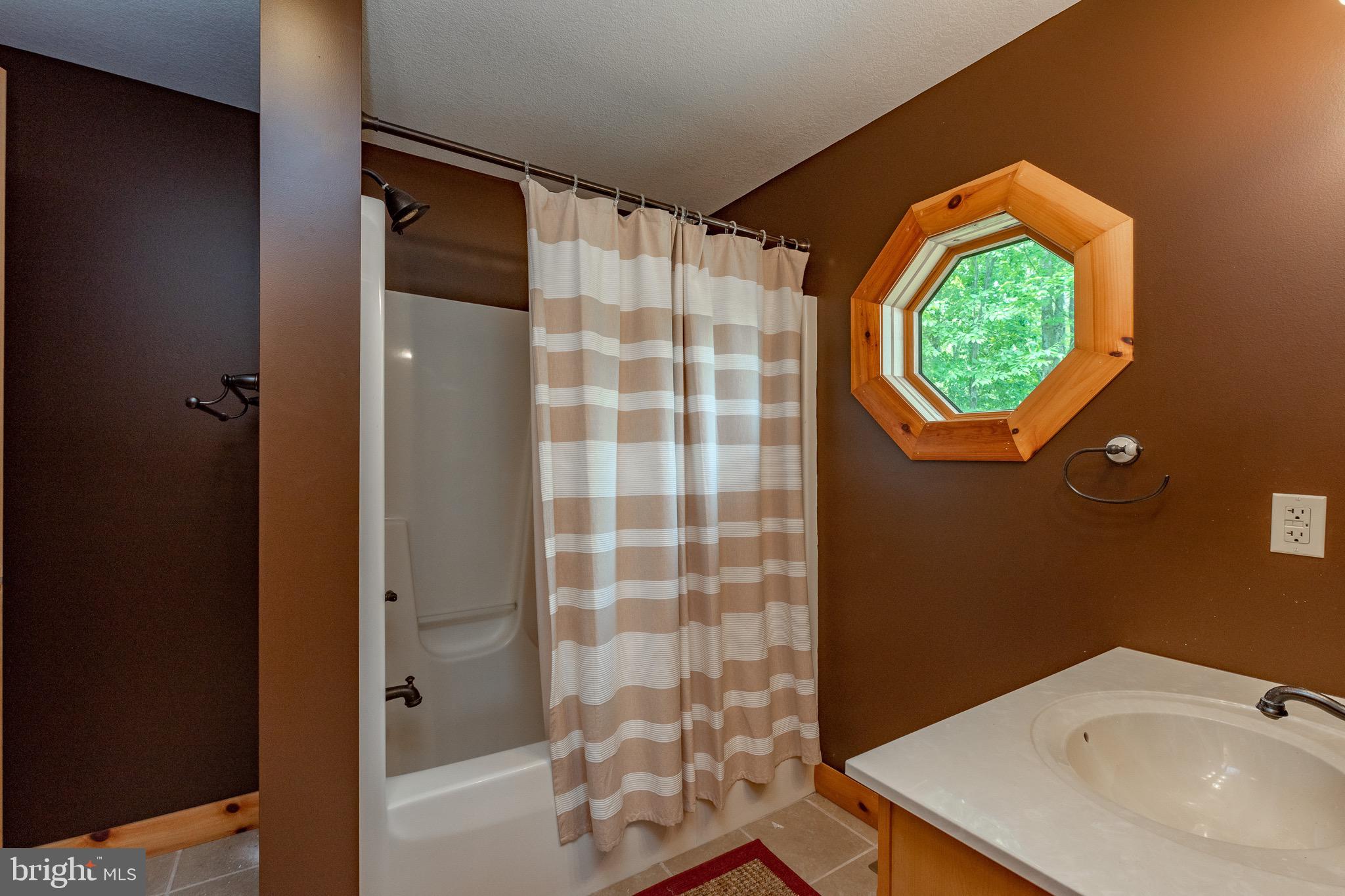 GALLATIN WOODS - Residential