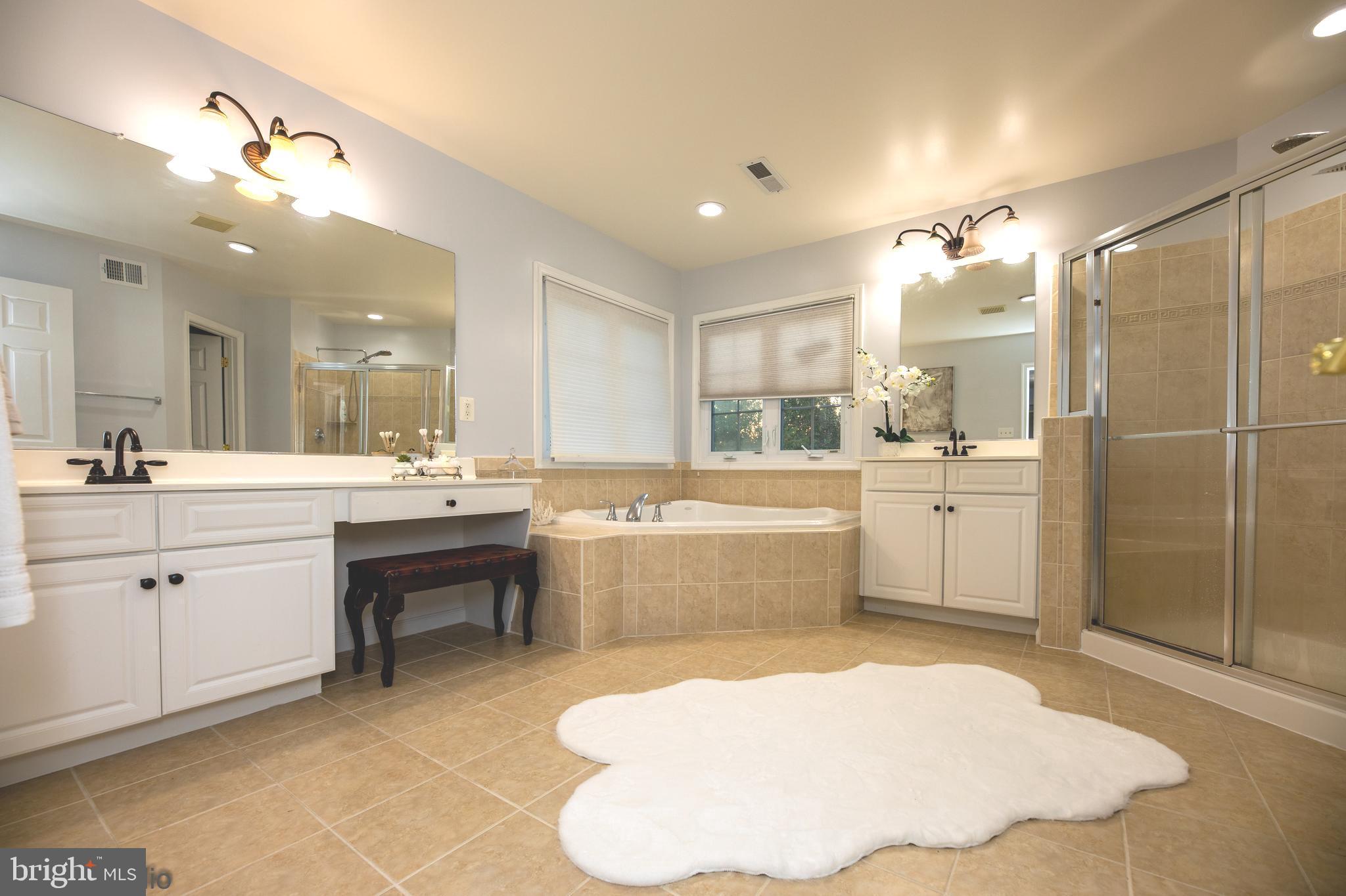 LOCHEWOOD - Residential