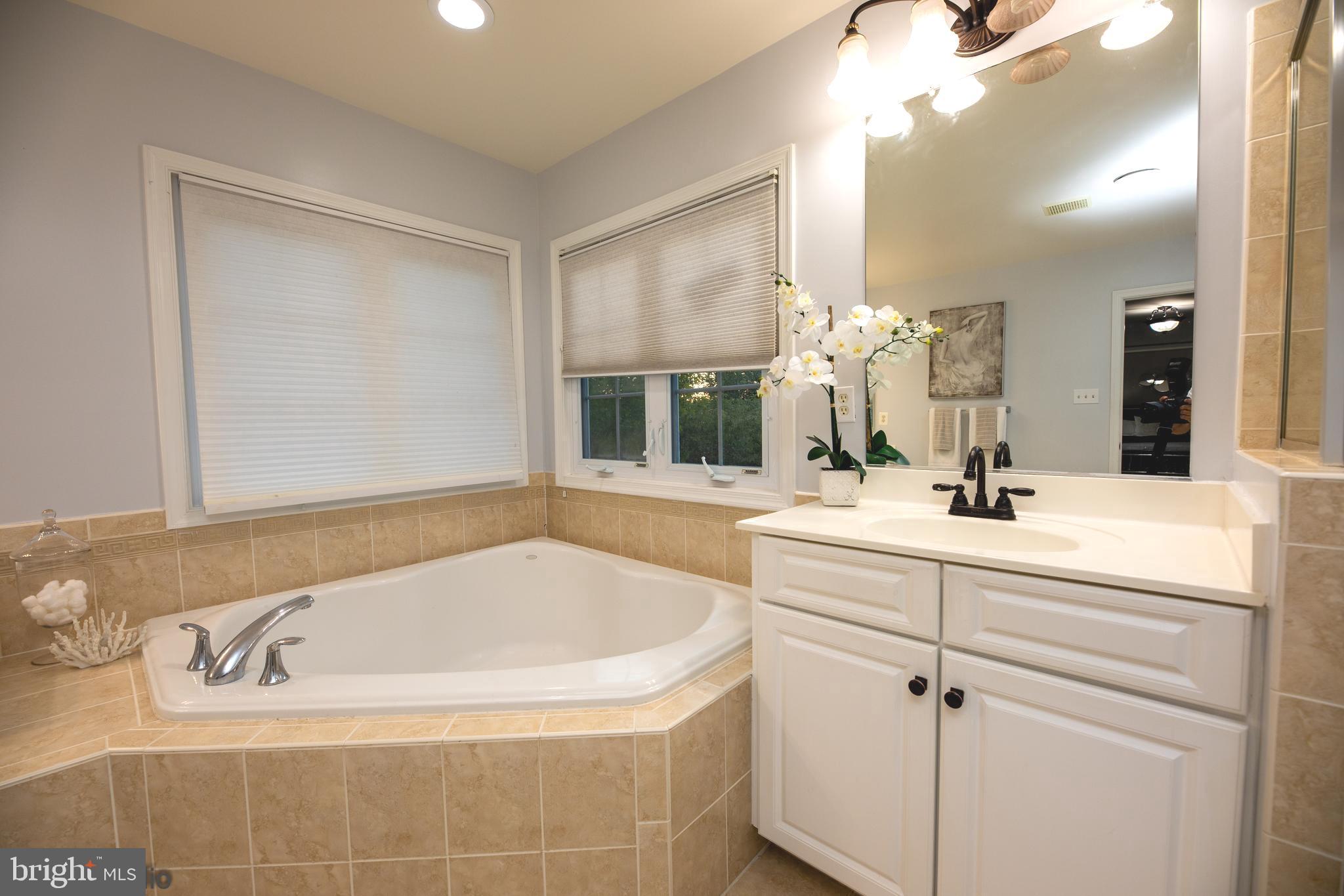 LOCHEWOOD - Residential