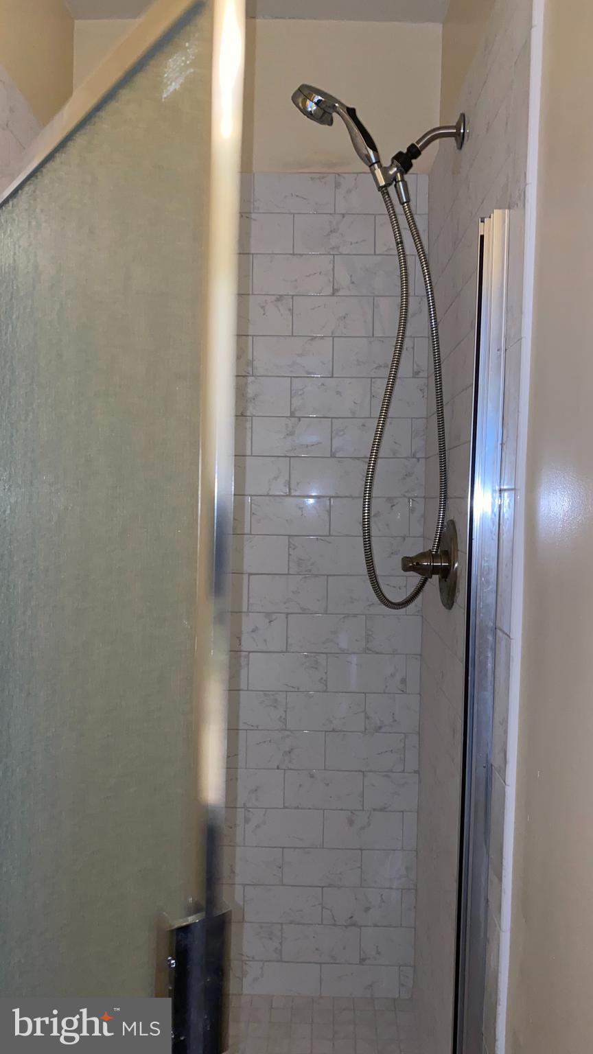 VALLEY STREAM ESTATES - Residential Lease