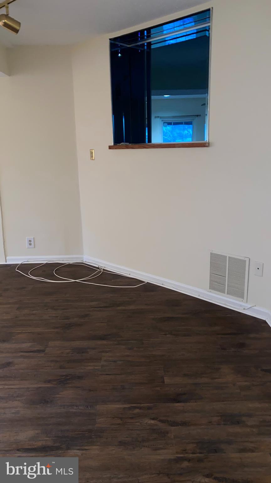 VALLEY STREAM ESTATES - Residential Lease