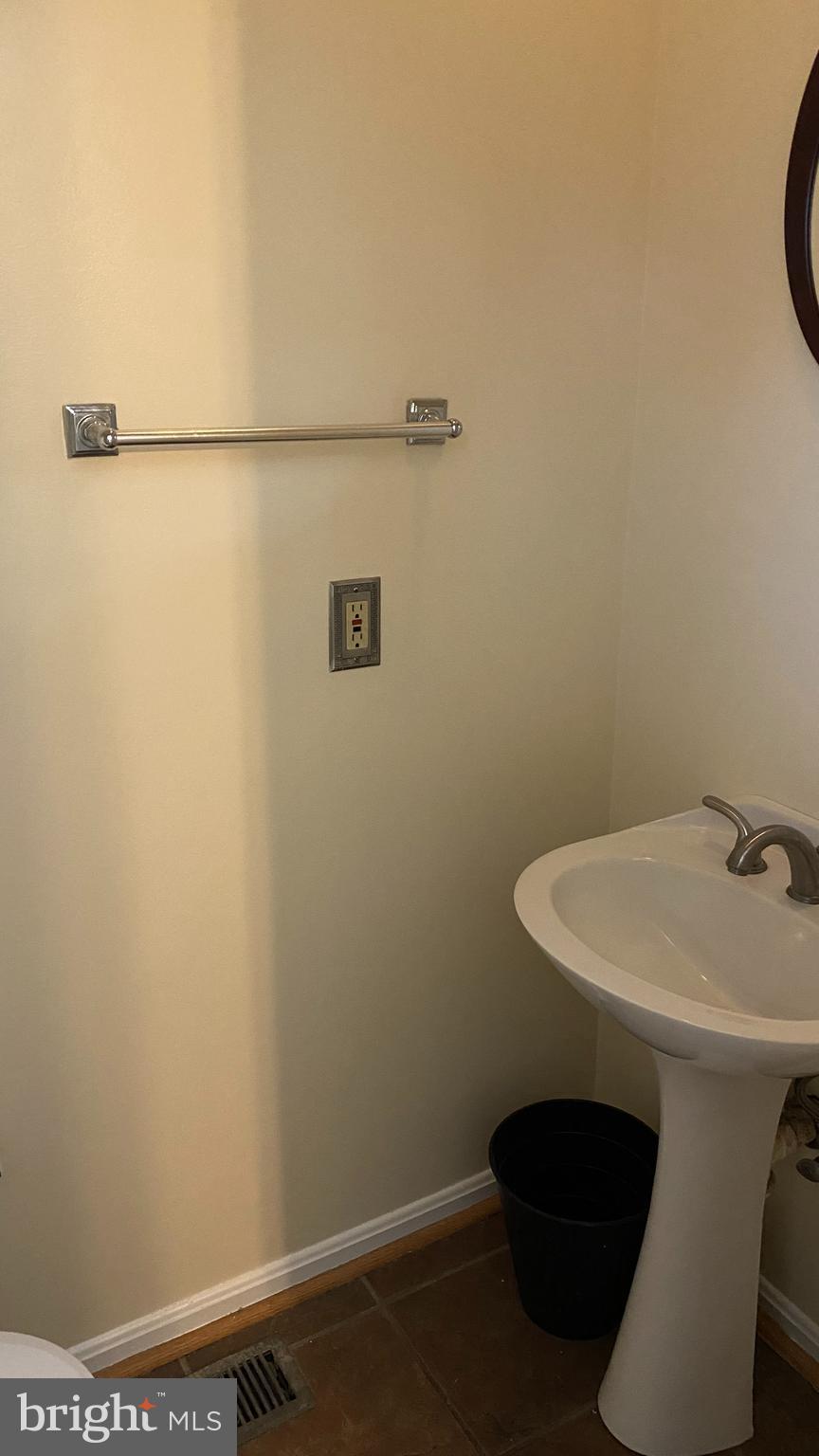 VALLEY STREAM ESTATES - Residential Lease