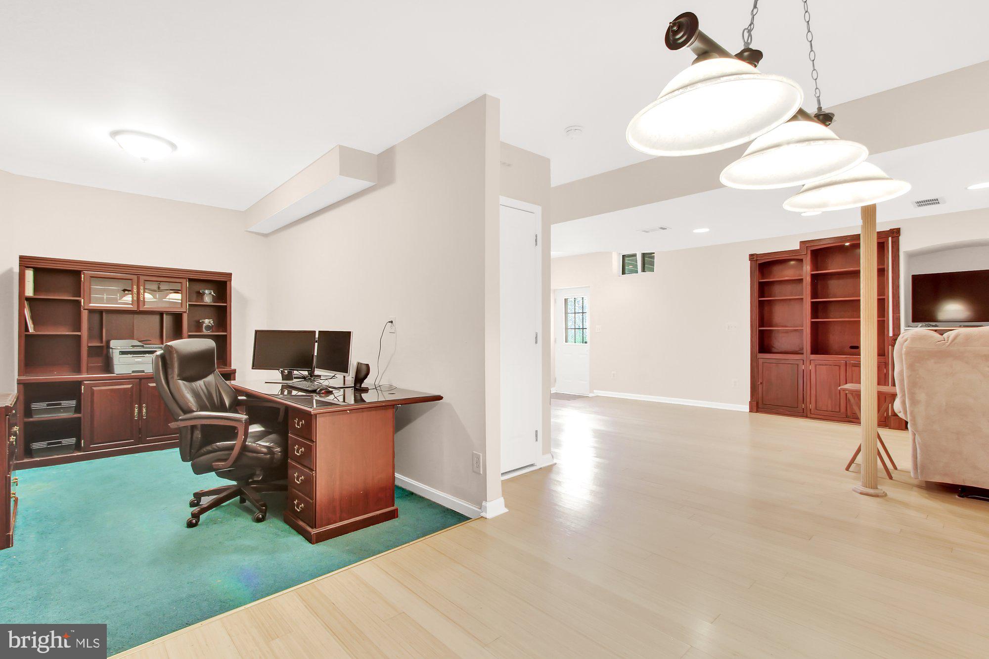 HENDERSON MANOR - Residential