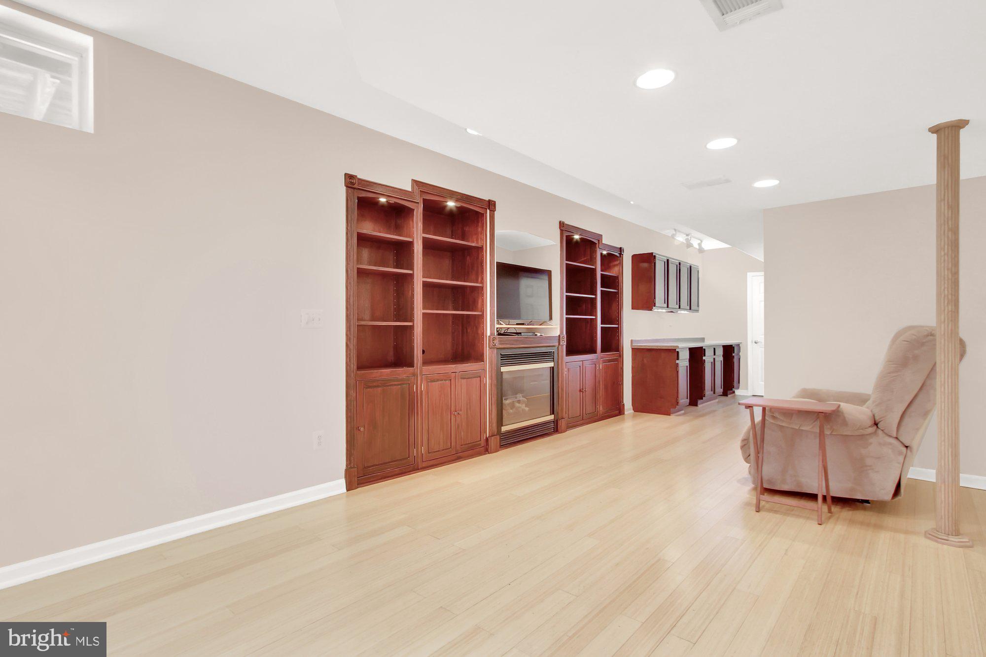 HENDERSON MANOR - Residential