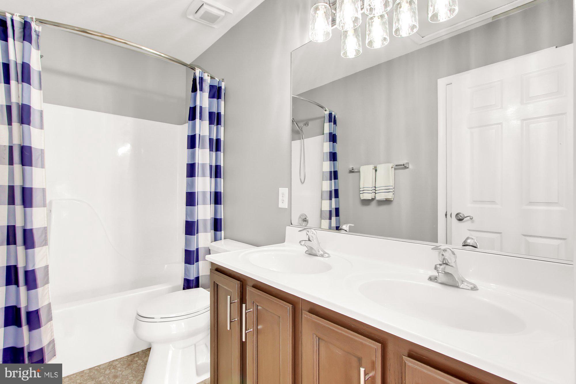 HENDERSON MANOR - Residential