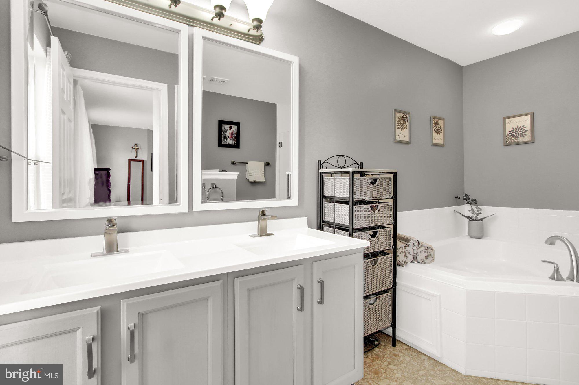 HENDERSON MANOR - Residential