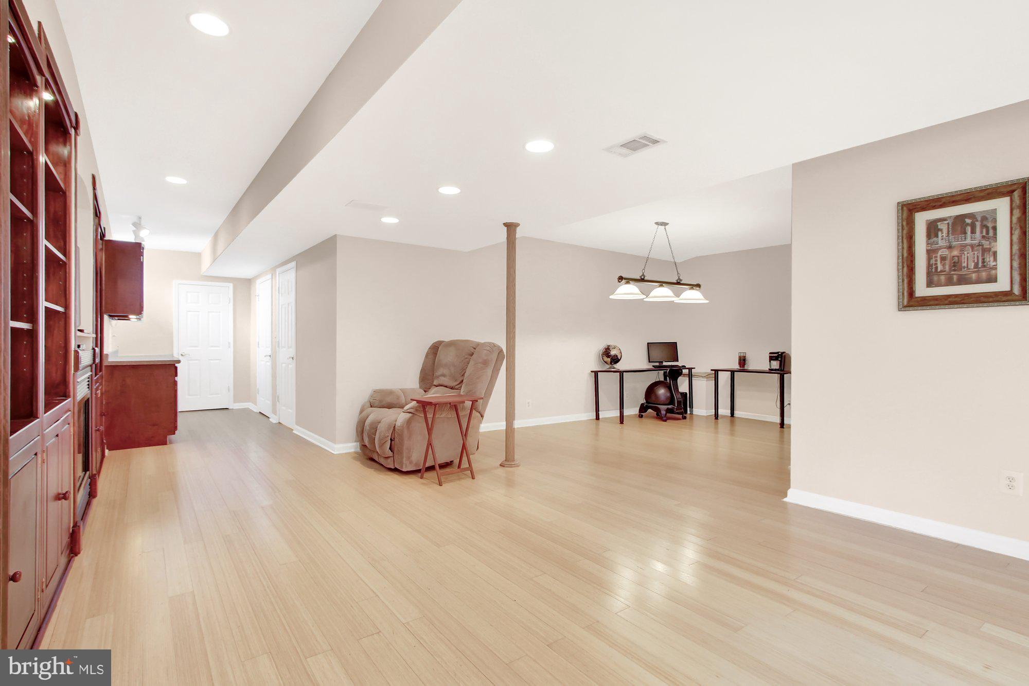 HENDERSON MANOR - Residential