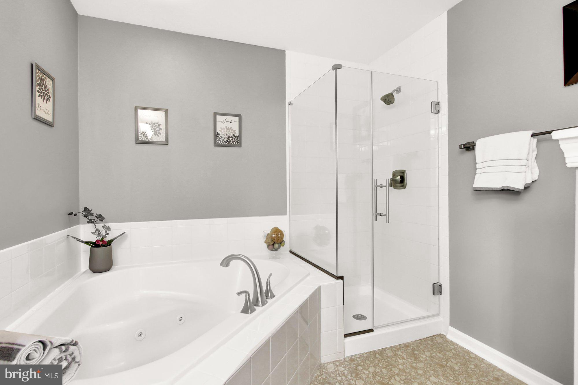 HENDERSON MANOR - Residential