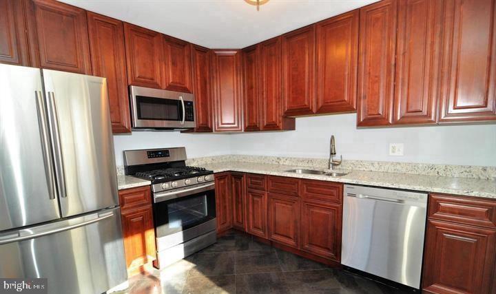 MCLEAN MANOR - Residential Lease