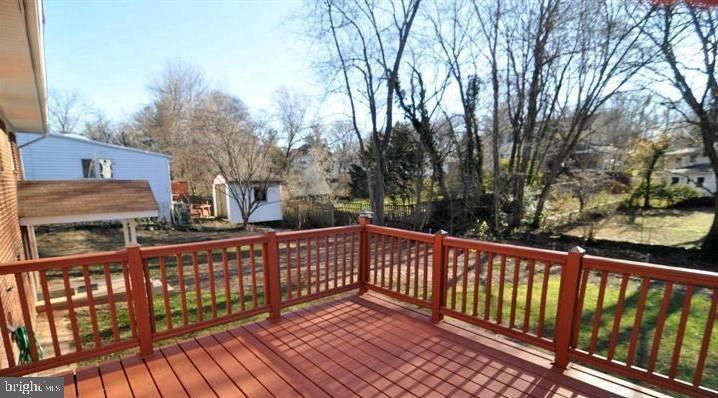 MCLEAN MANOR - Residential Lease