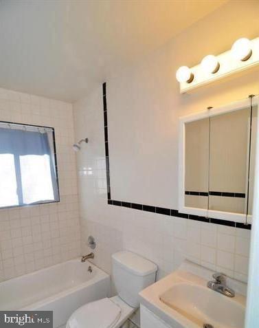 MCLEAN MANOR - Residential Lease