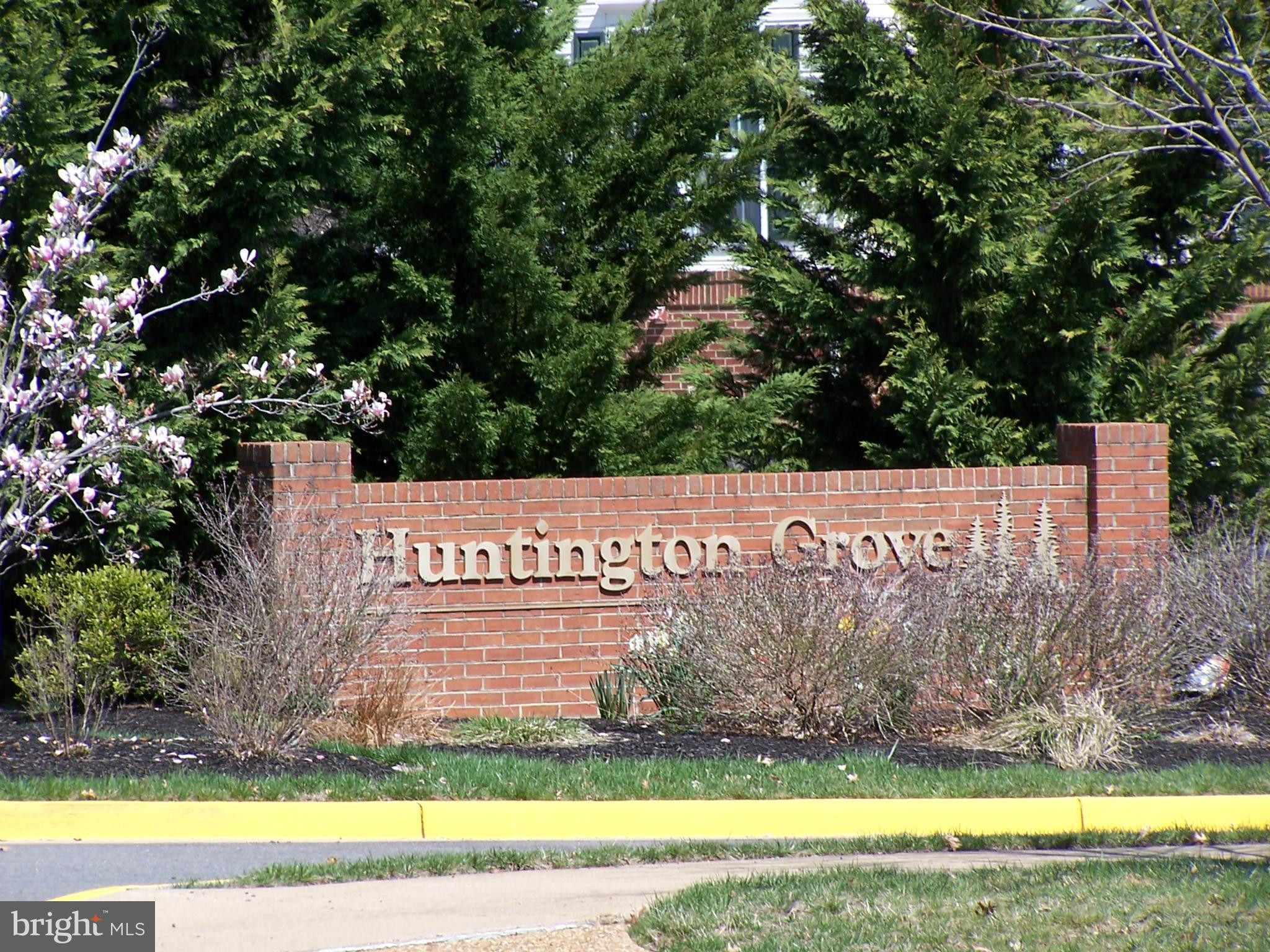 HUNTINGTON GROVE - Residential Lease