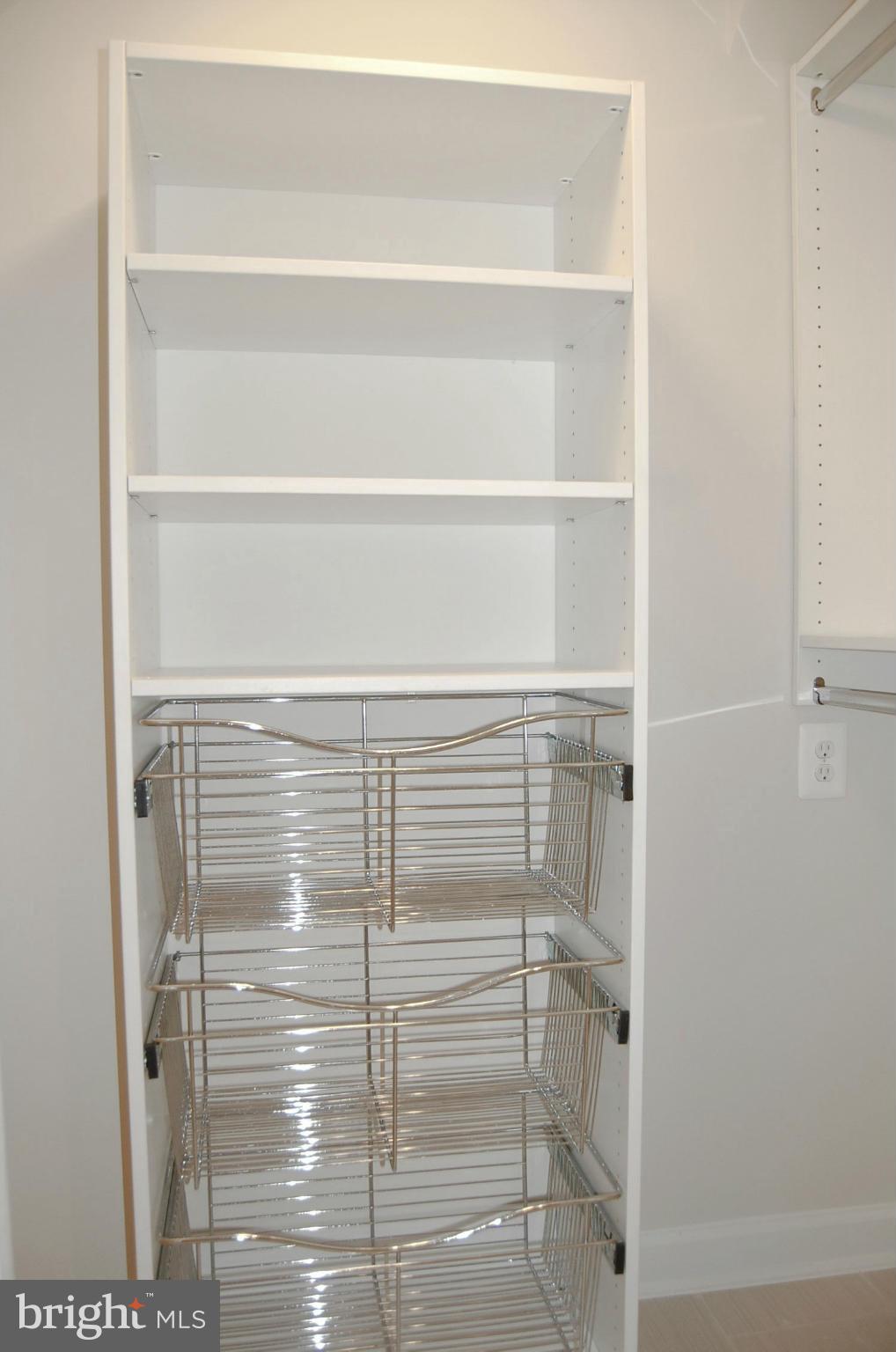 ONE LOUDOUN LAND BAY B - Residential Lease