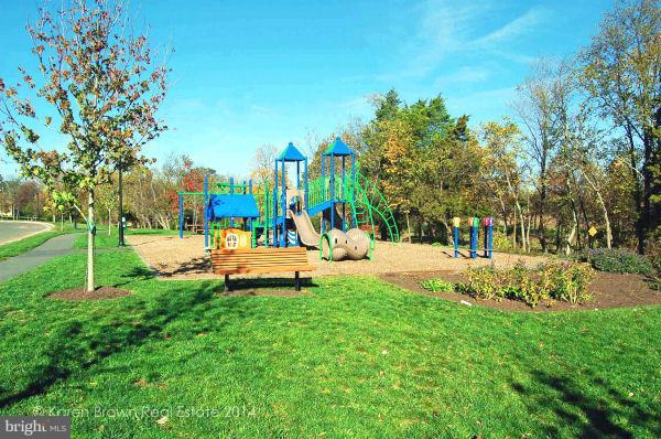 ONE LOUDOUN LAND BAY B - Residential Lease