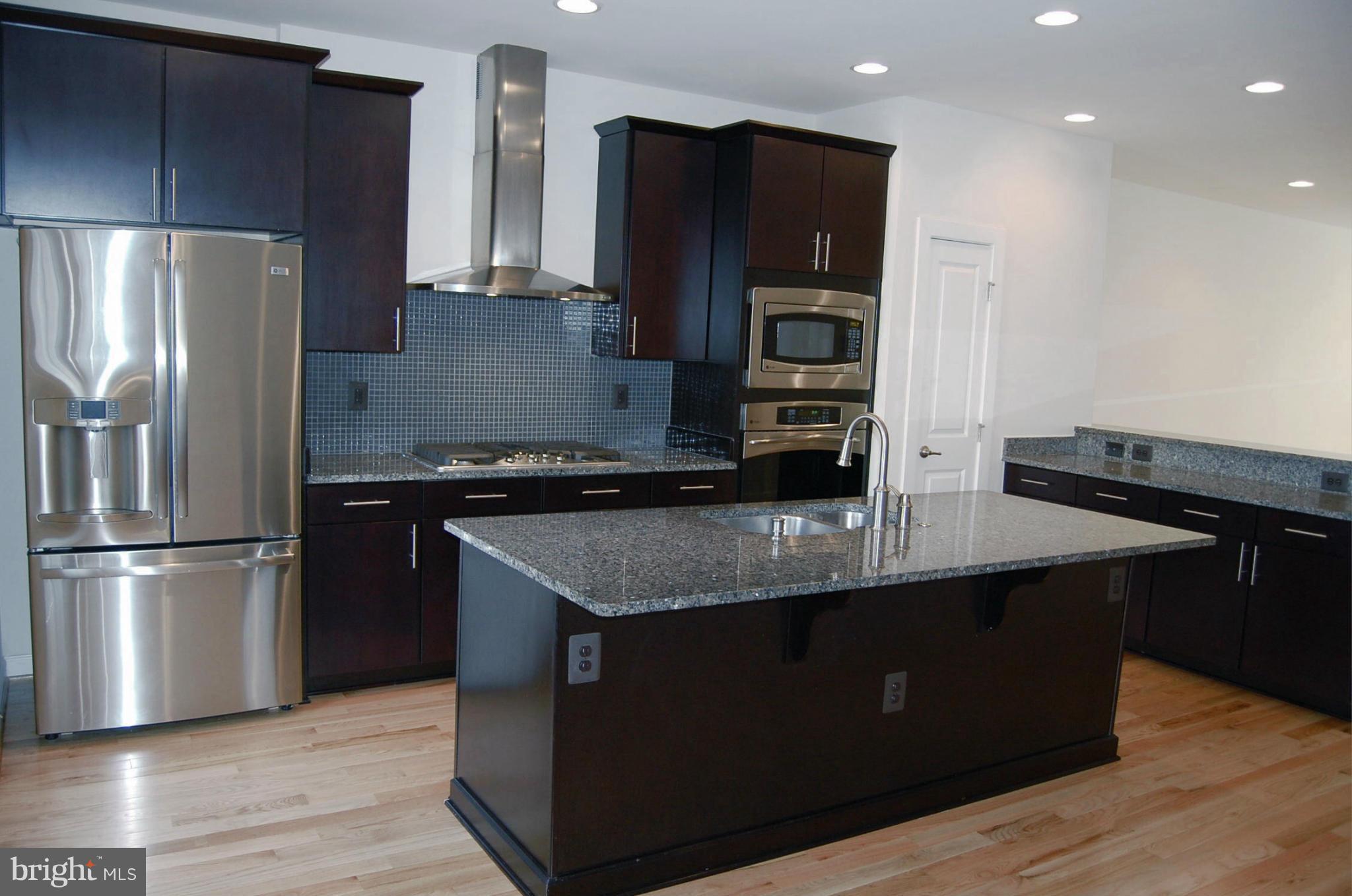 ONE LOUDOUN LAND BAY B - Residential Lease