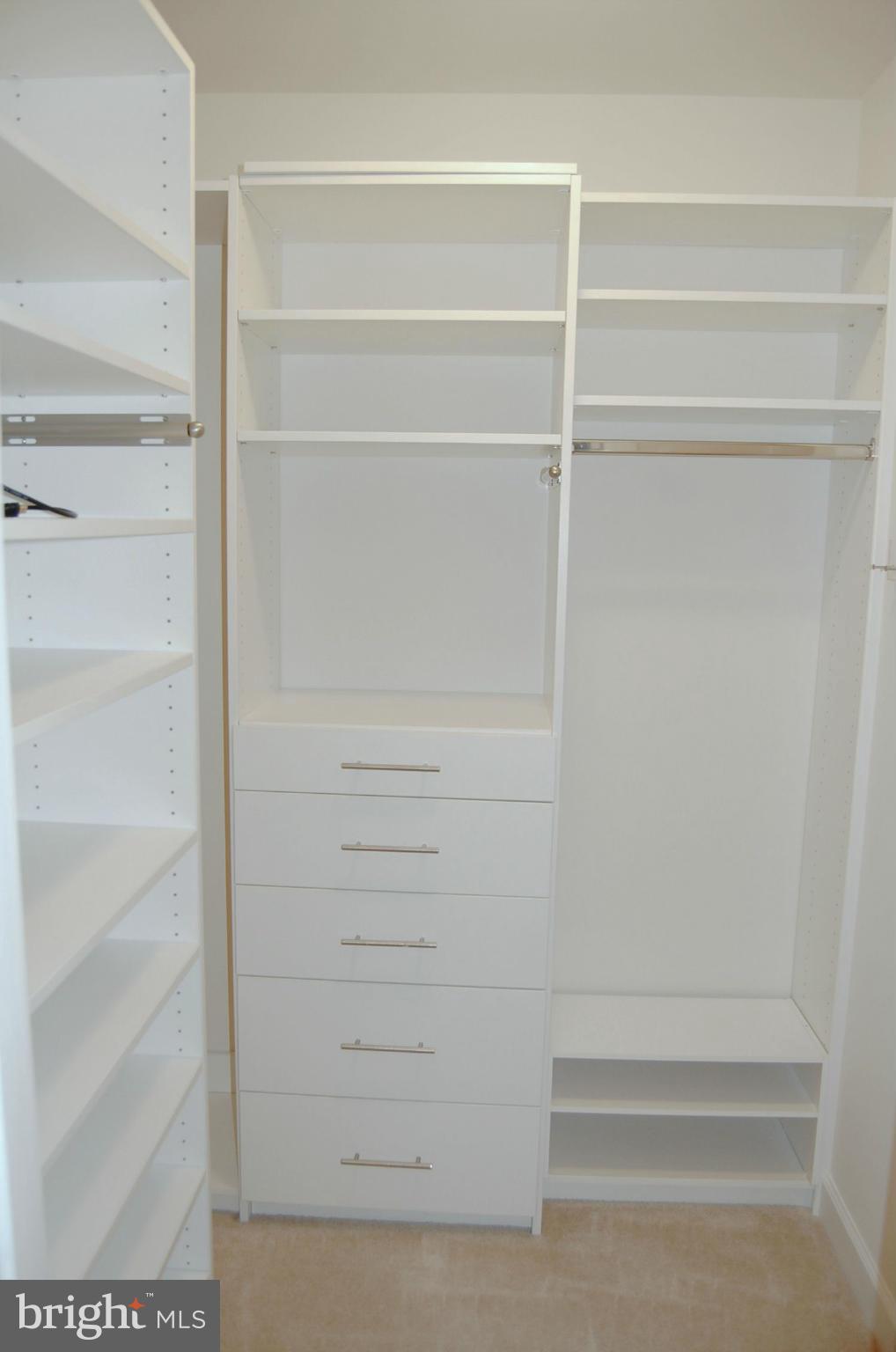 ONE LOUDOUN LAND BAY B - Residential Lease