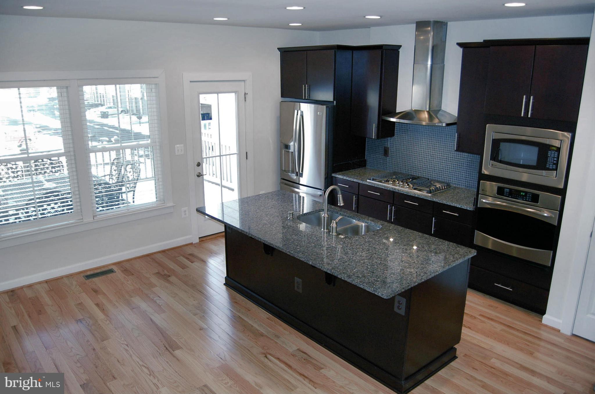 ONE LOUDOUN LAND BAY B - Residential Lease