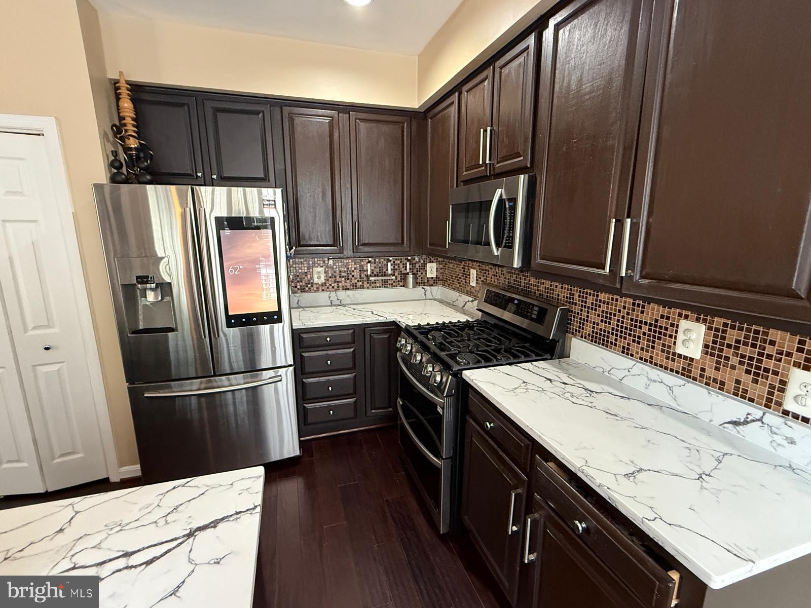 LOWES ISLAND/CASCADES - Residential Lease