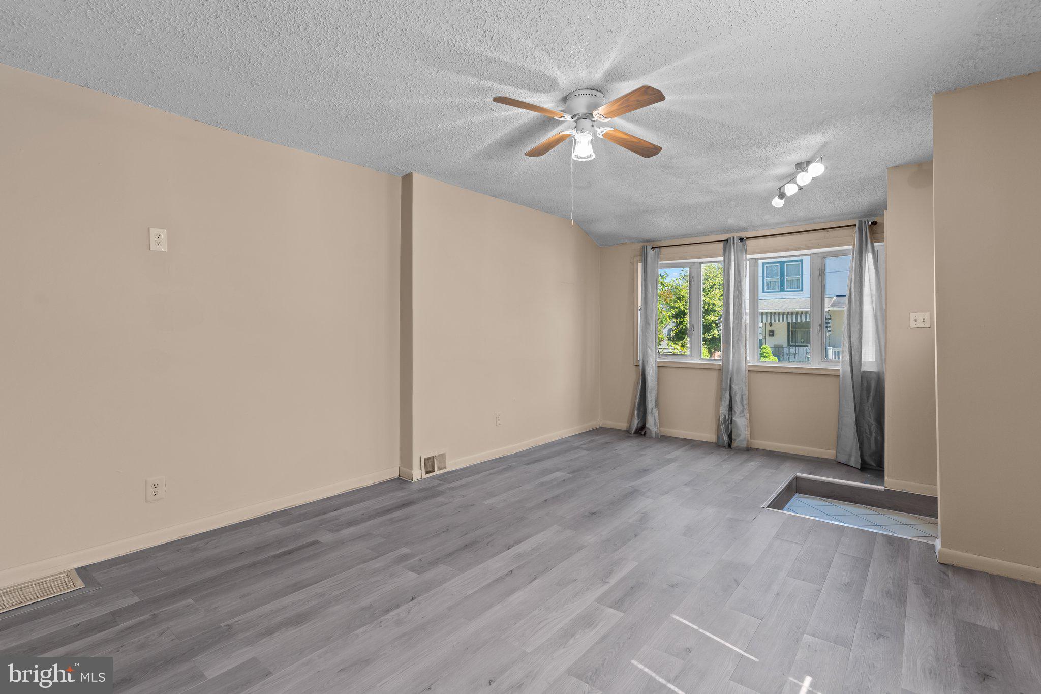 ROCKLEDGE - Residential Lease