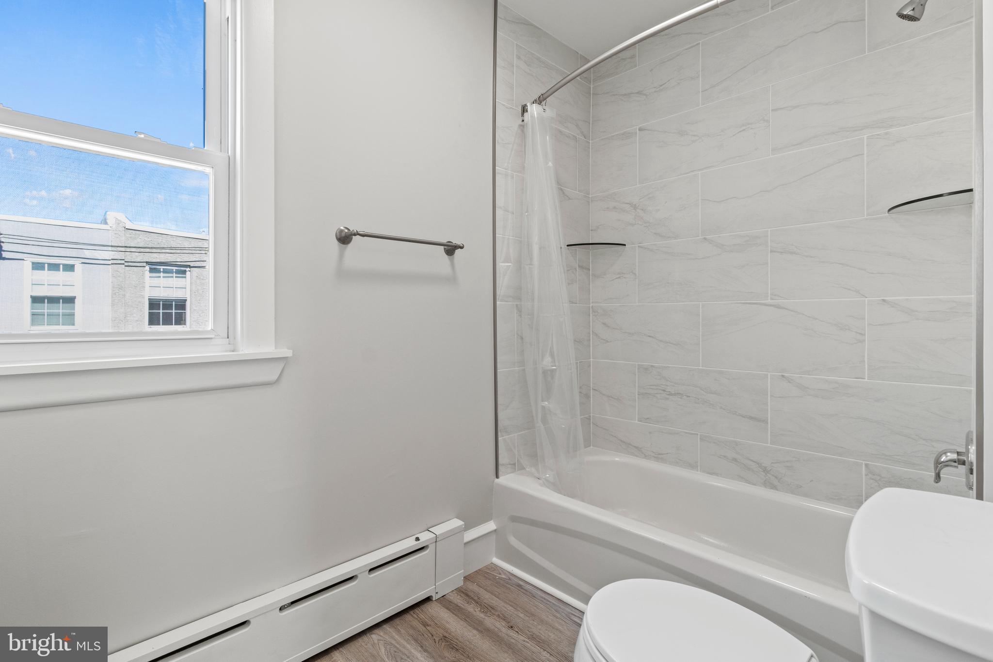 PORT RICHMOND - Residential Lease